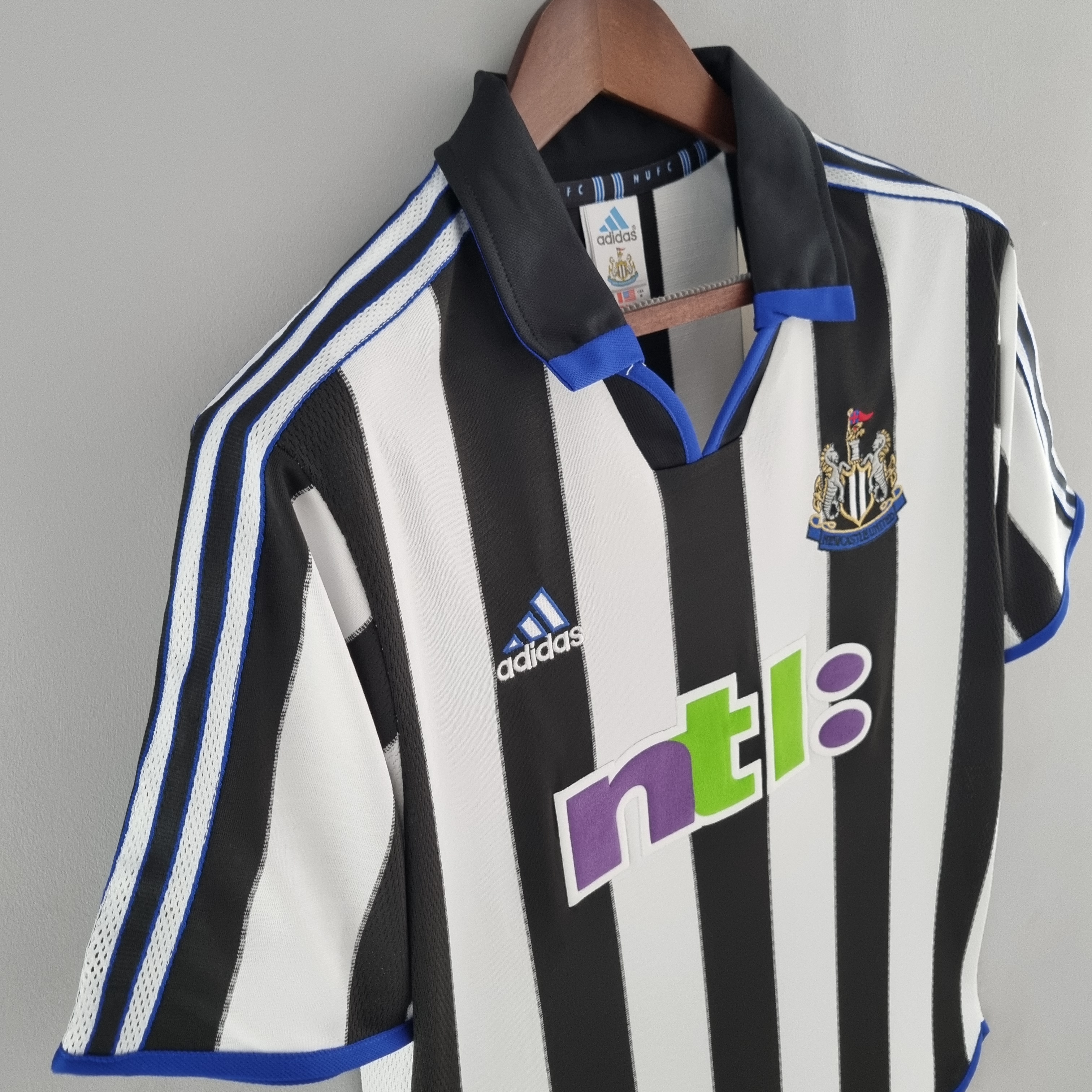 Retro Newcastle 2000/01 Home 4
