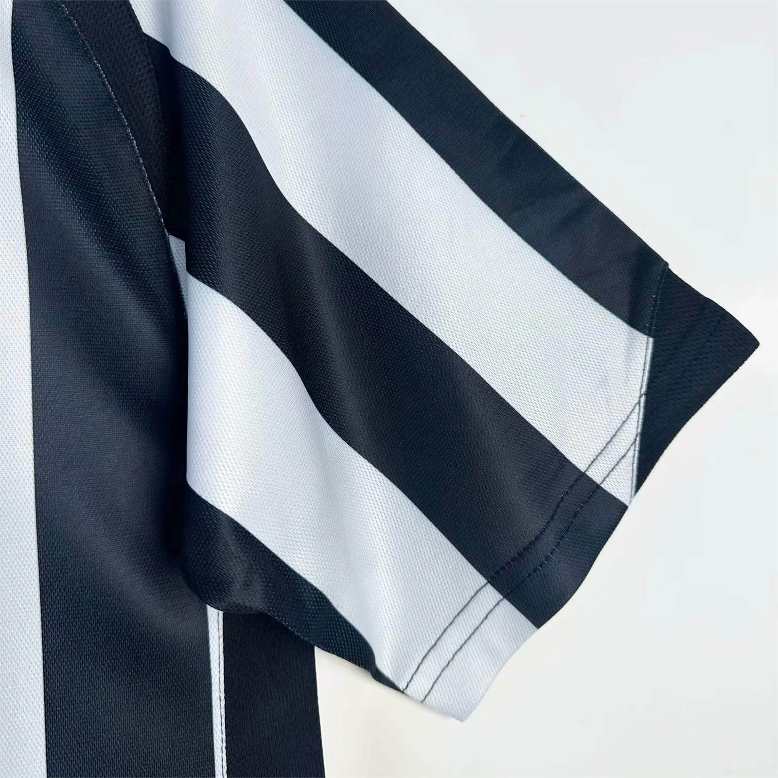 Retro  Juventus 2005/06 Home 4