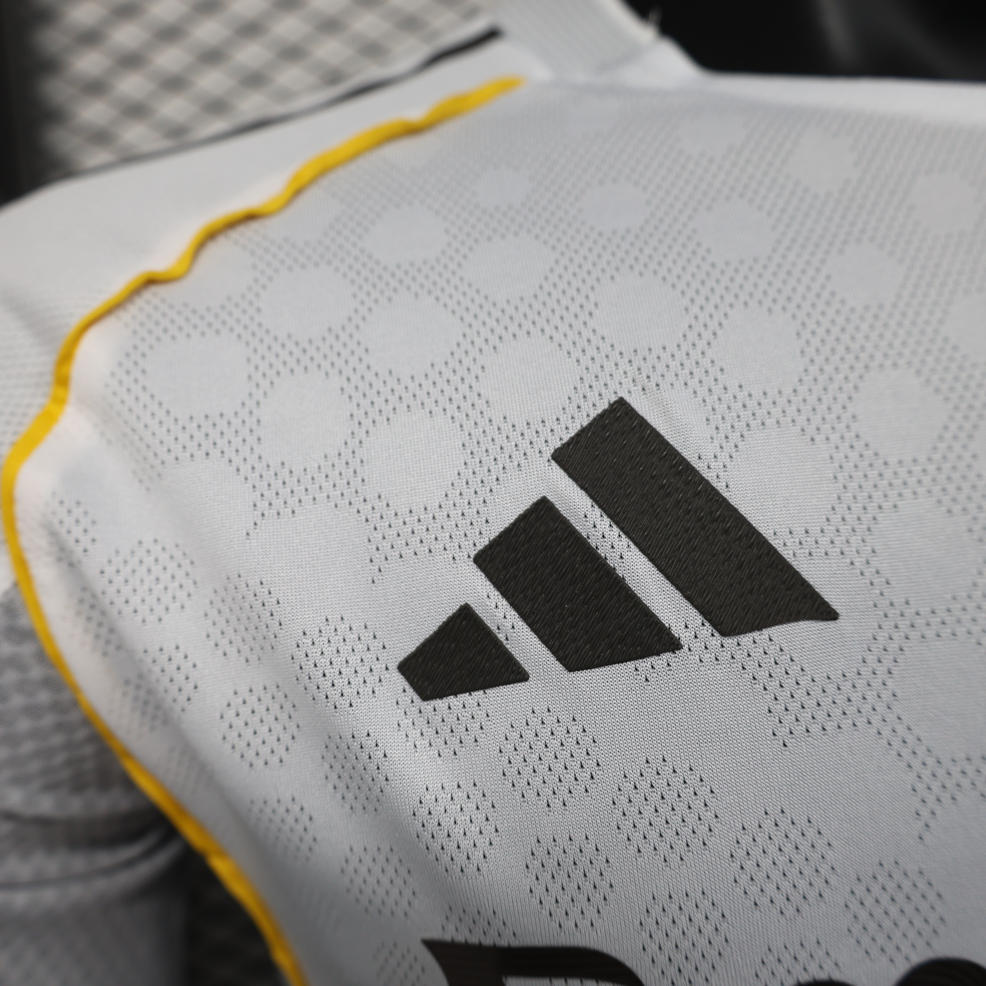 Player Version Real Madrid 25/26 Home Long Sleeves 3