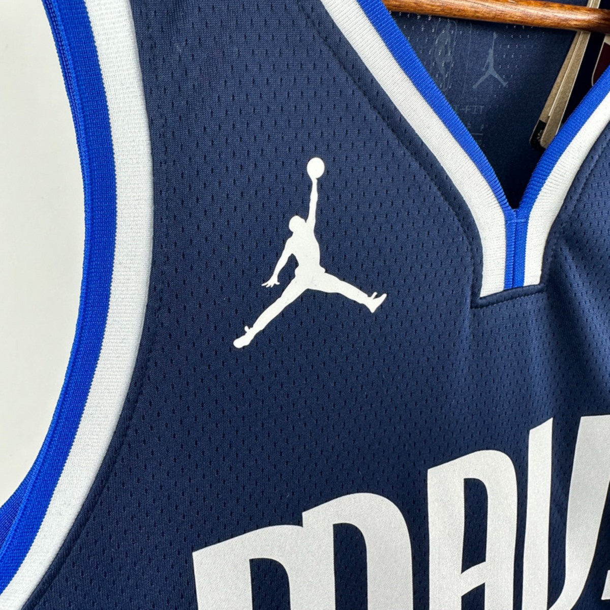 Dallas Mavericks Flyer #32