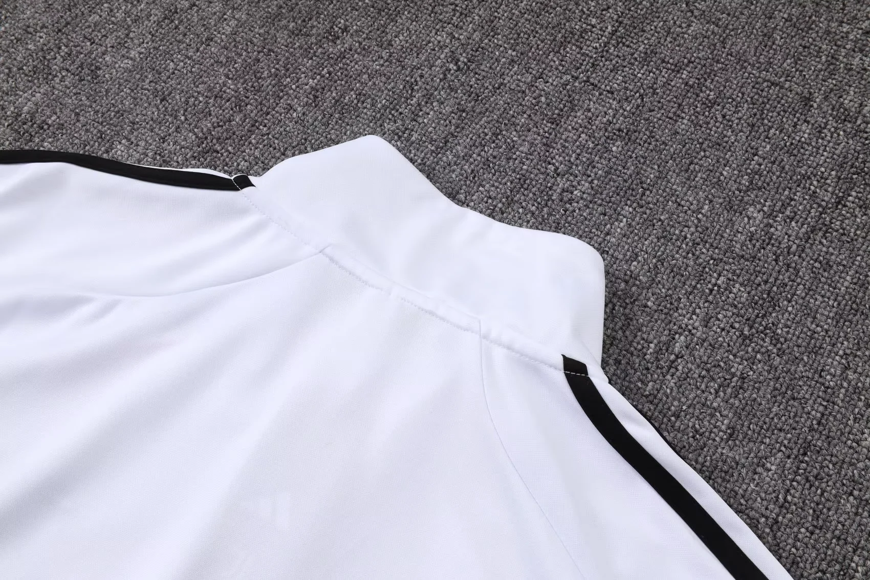 Adult/ Kids Juventus Half Zipper Training Suit B2552 4