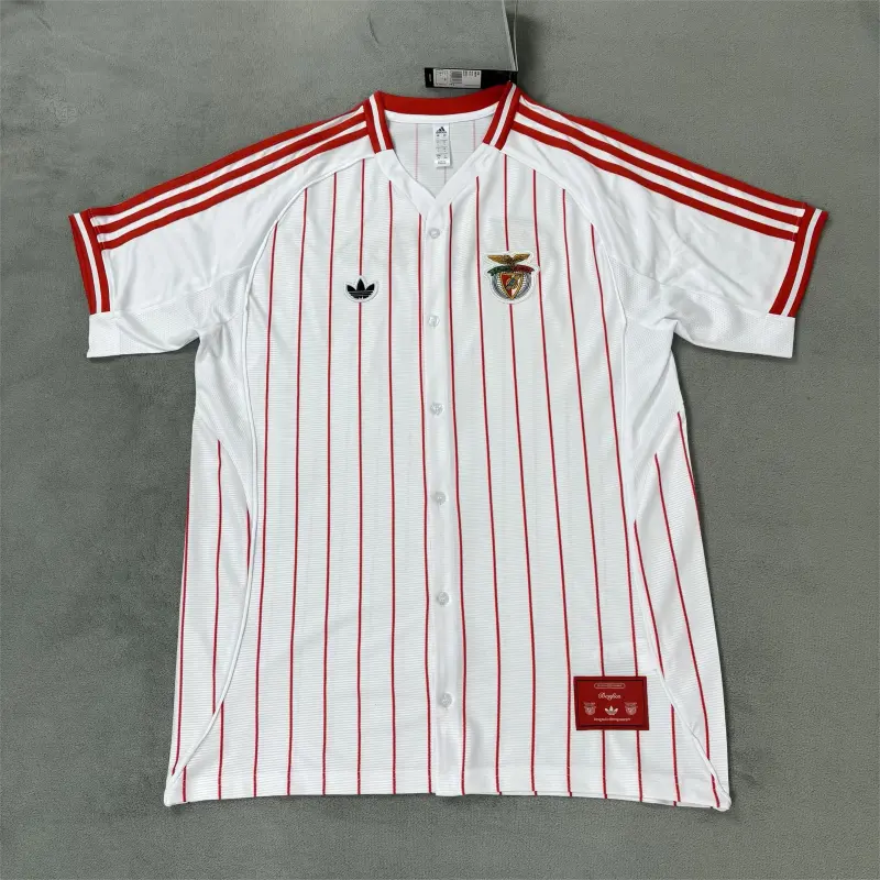 Benfica Camisola COM BOTÃO S L B x Originals branca 2025/26 - LANÇAMENTO