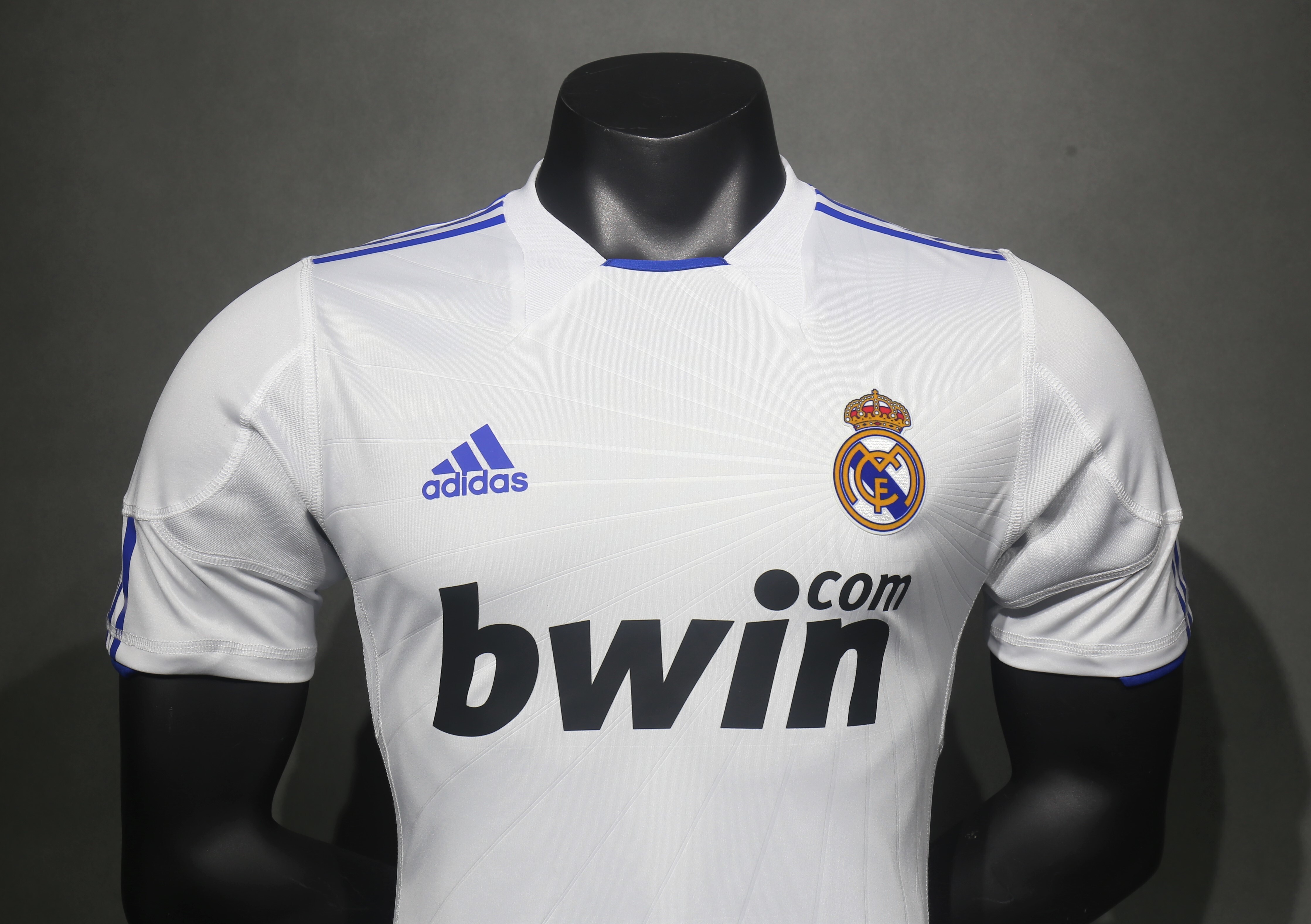 Player Version Retro Real Madrid 10/11 Home S-3XL
