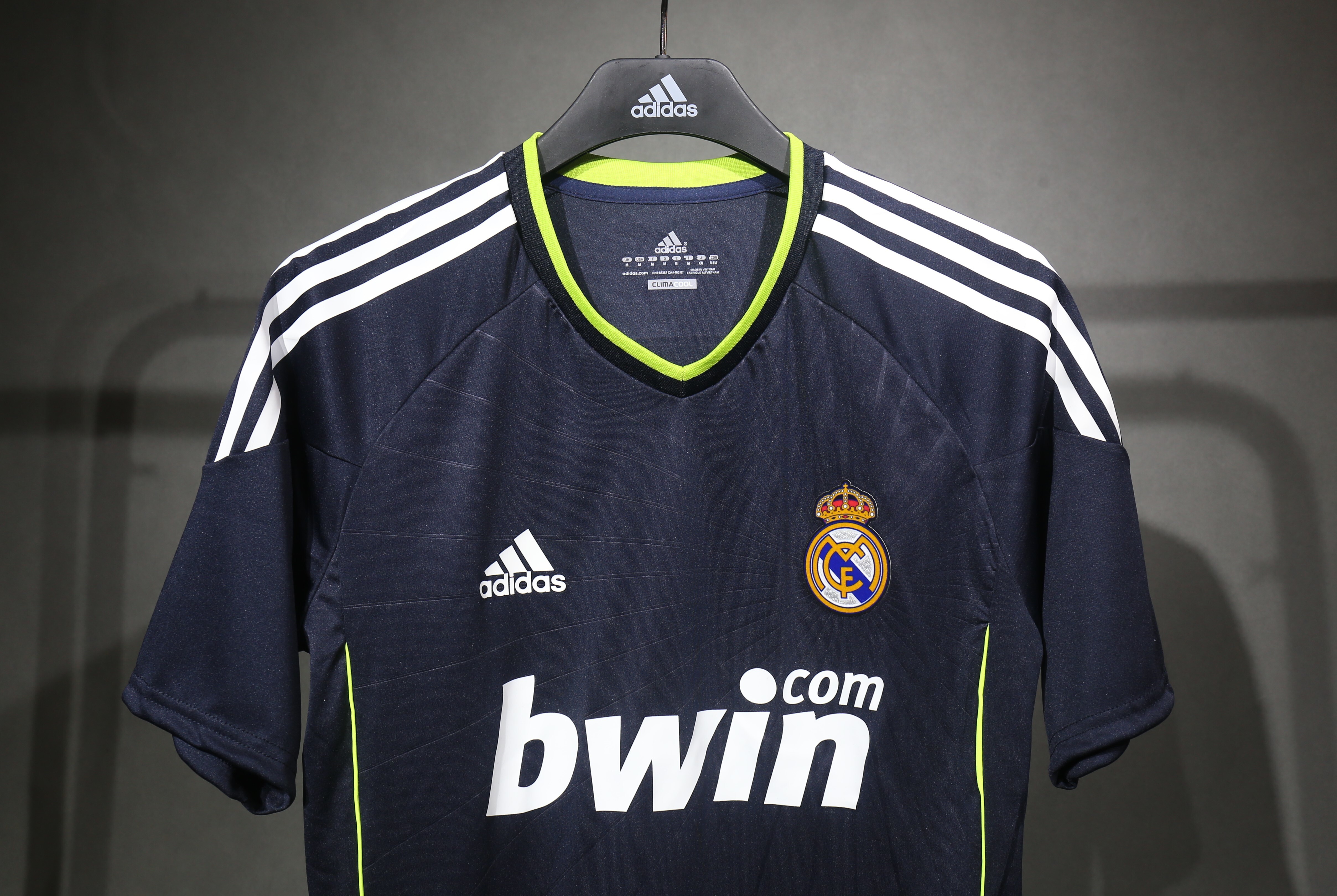 Player Version Retro Real Madrid 10/11 Away S-3XL