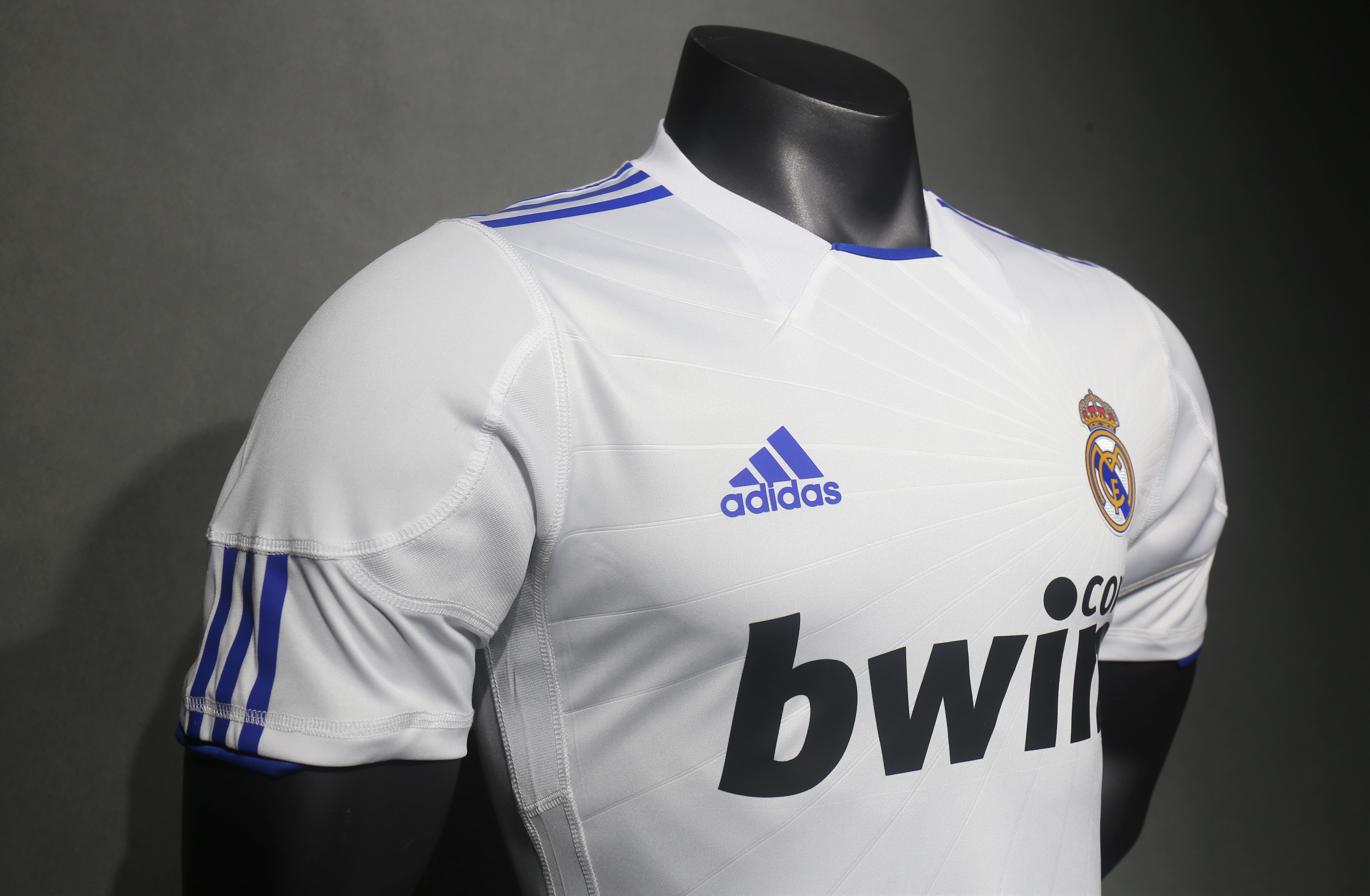 Player Version Retro Real Madrid 10/11 Home S-3XL