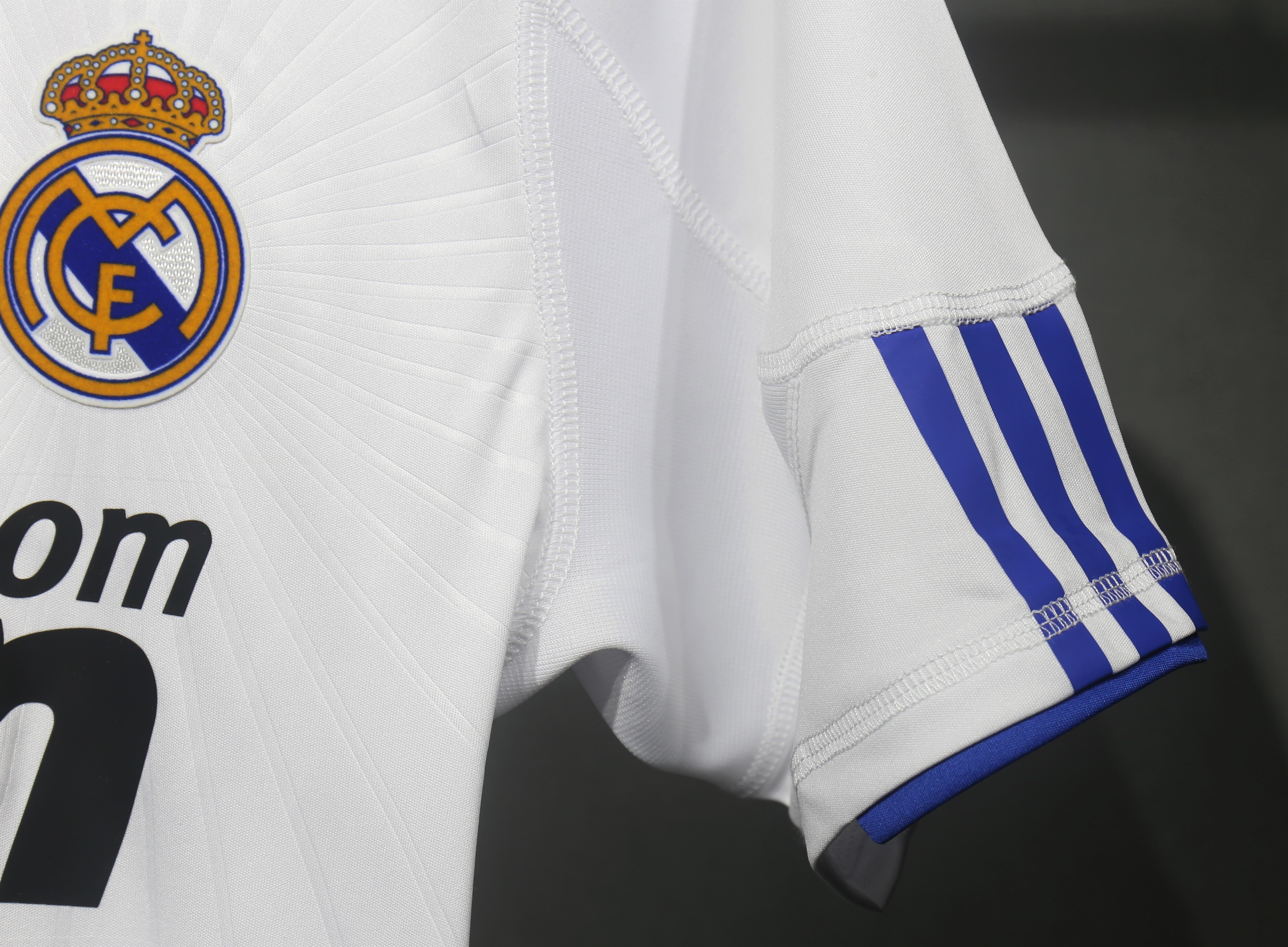 Player Version Retro Real Madrid 10/11 Home S-3XL