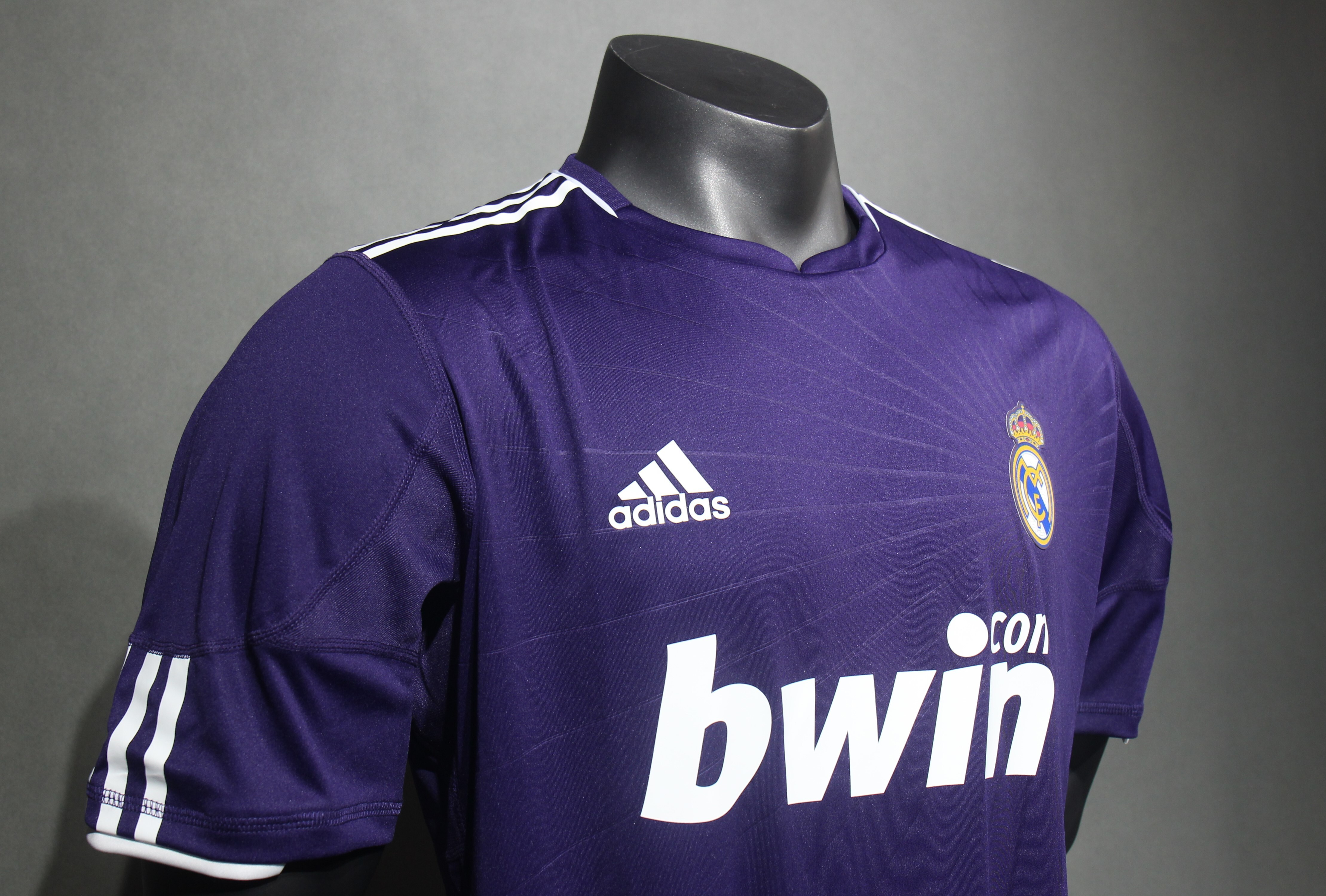 Player Version Retro Real Madrid 10/11 Third S-3XL