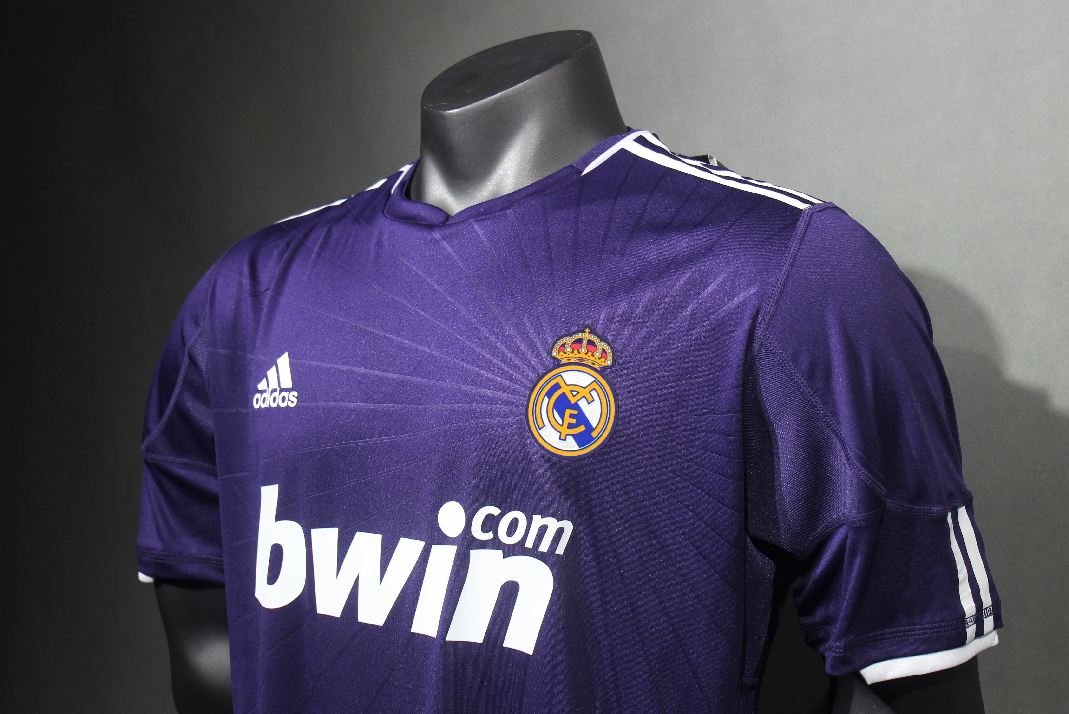 Player Version Retro Real Madrid 10/11 Third S-3XL