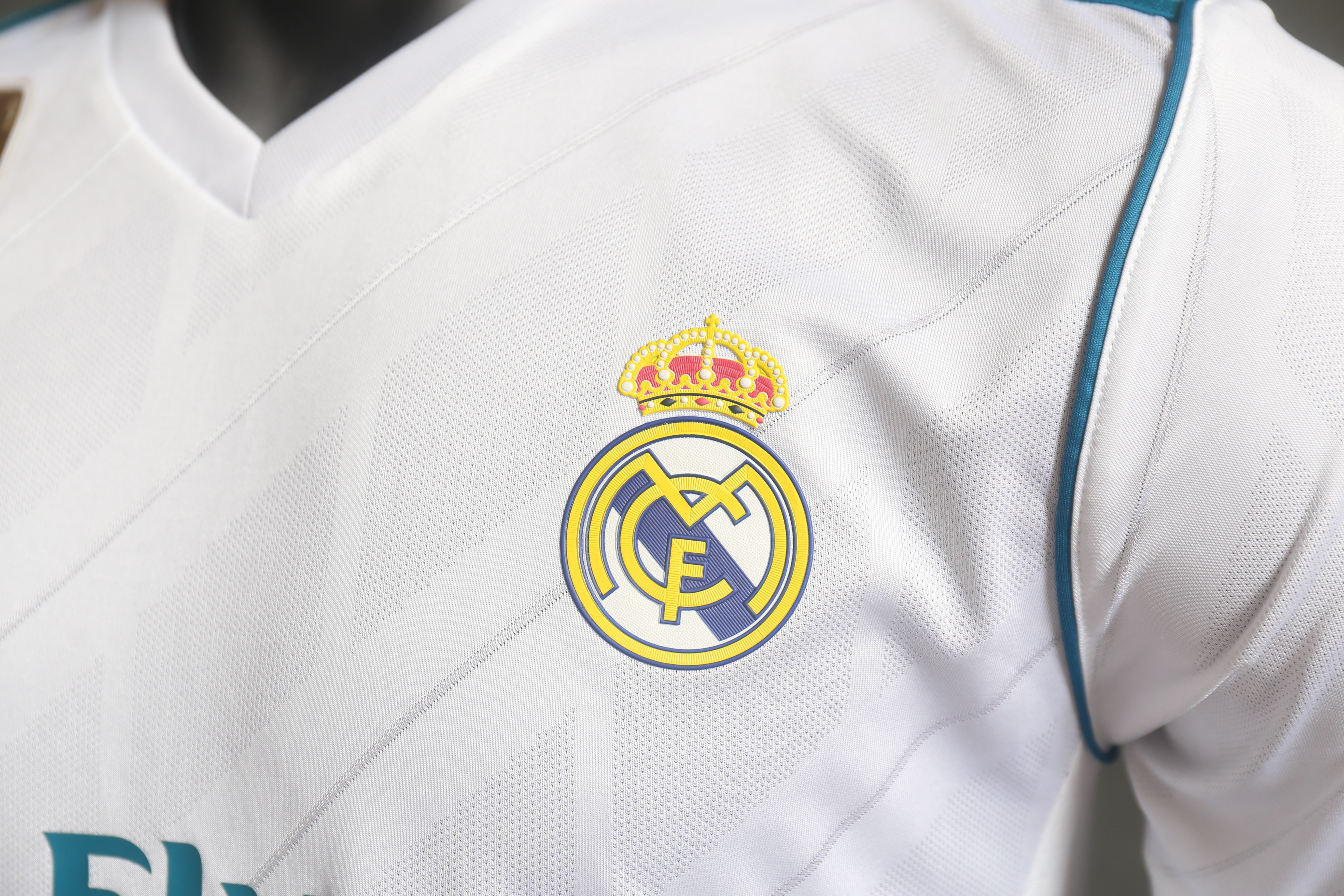 Player Version Retro Real Madrid 17/18 Home S-3XL