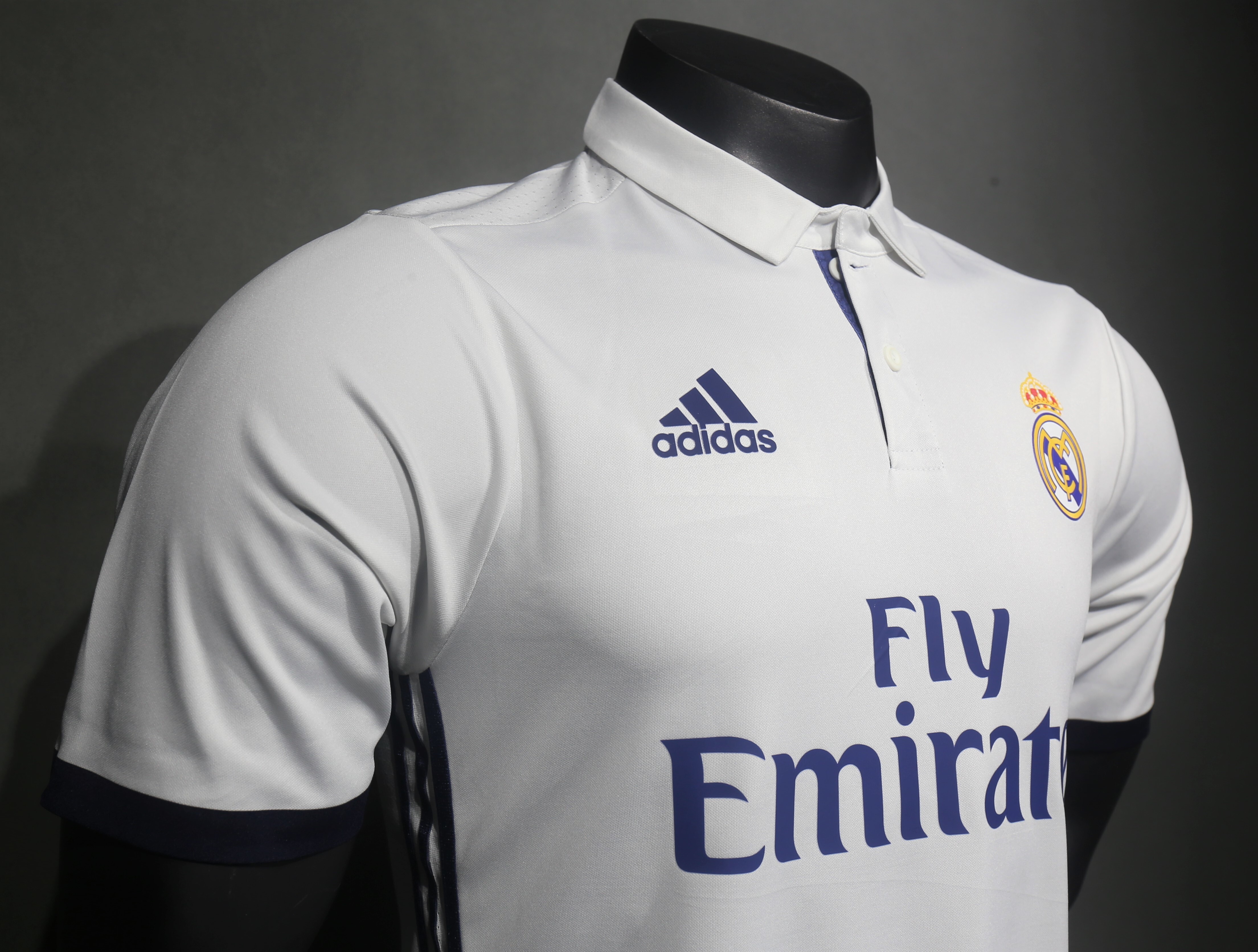 Player Version Retro Real Madrid 16/17 Home S-3XL