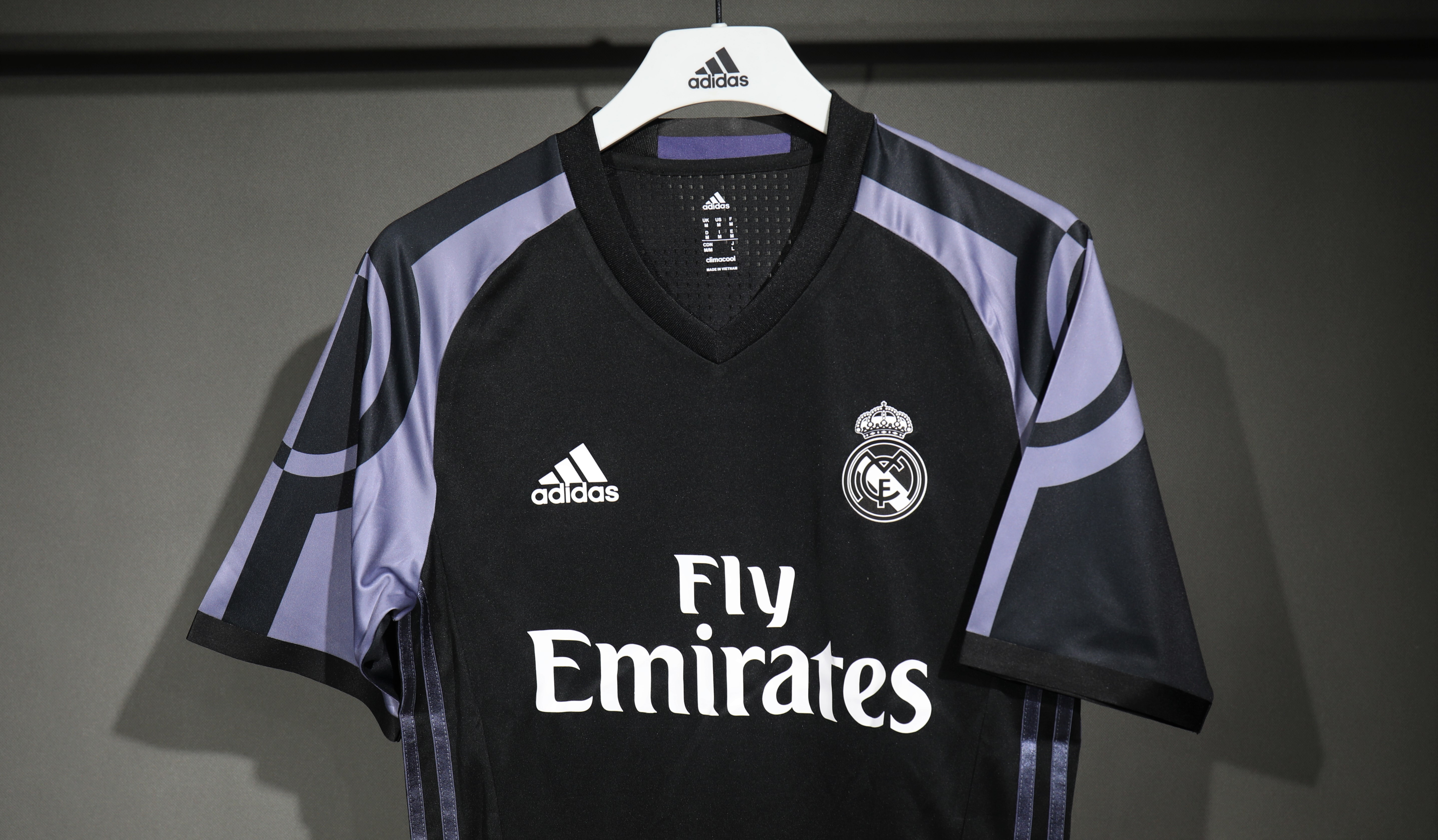 Player Version Retro Real Madrid 2016/17 Third S-3XL