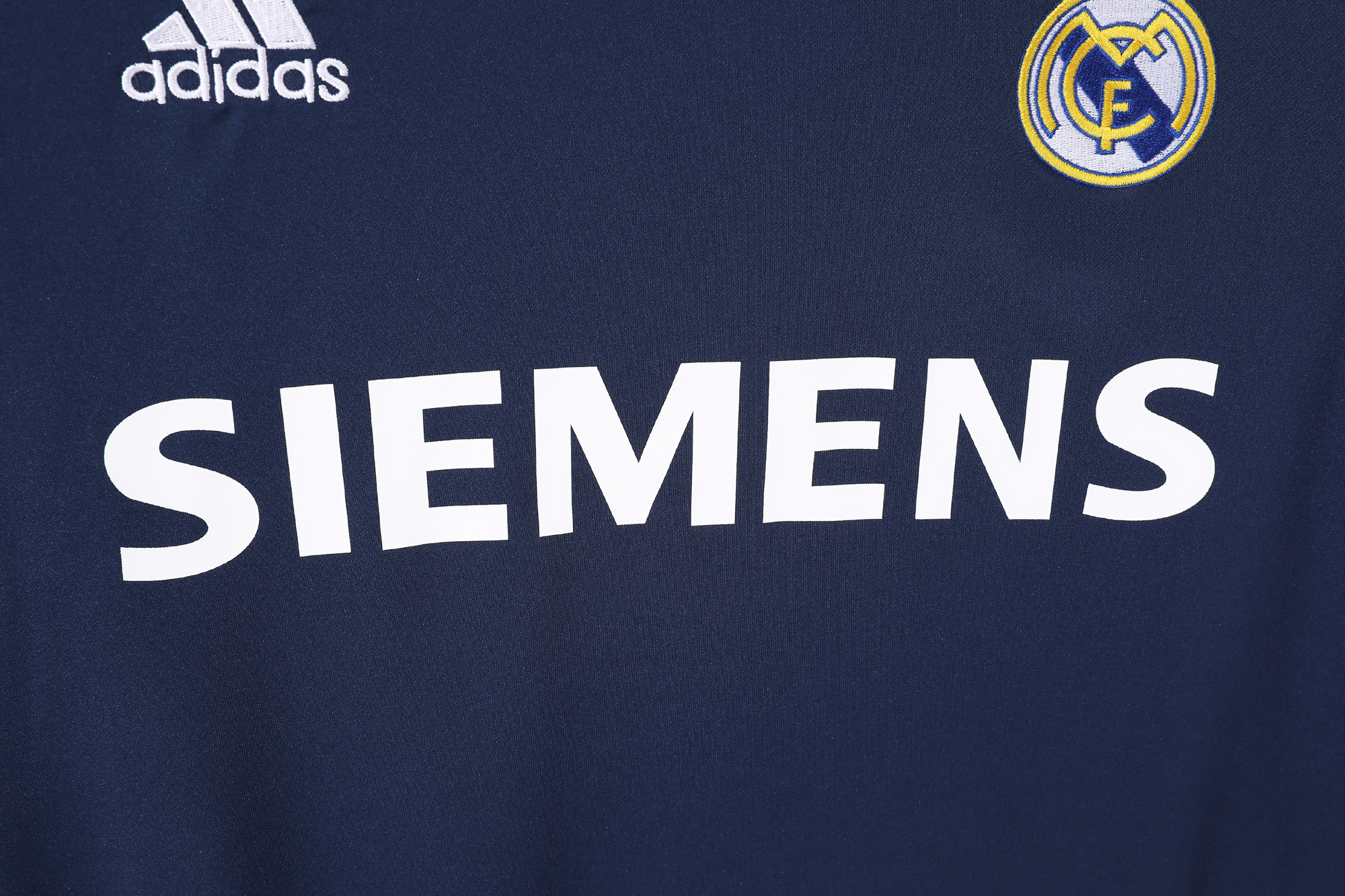 Retro Real Madrid 2005/06 Away Long Sleeves