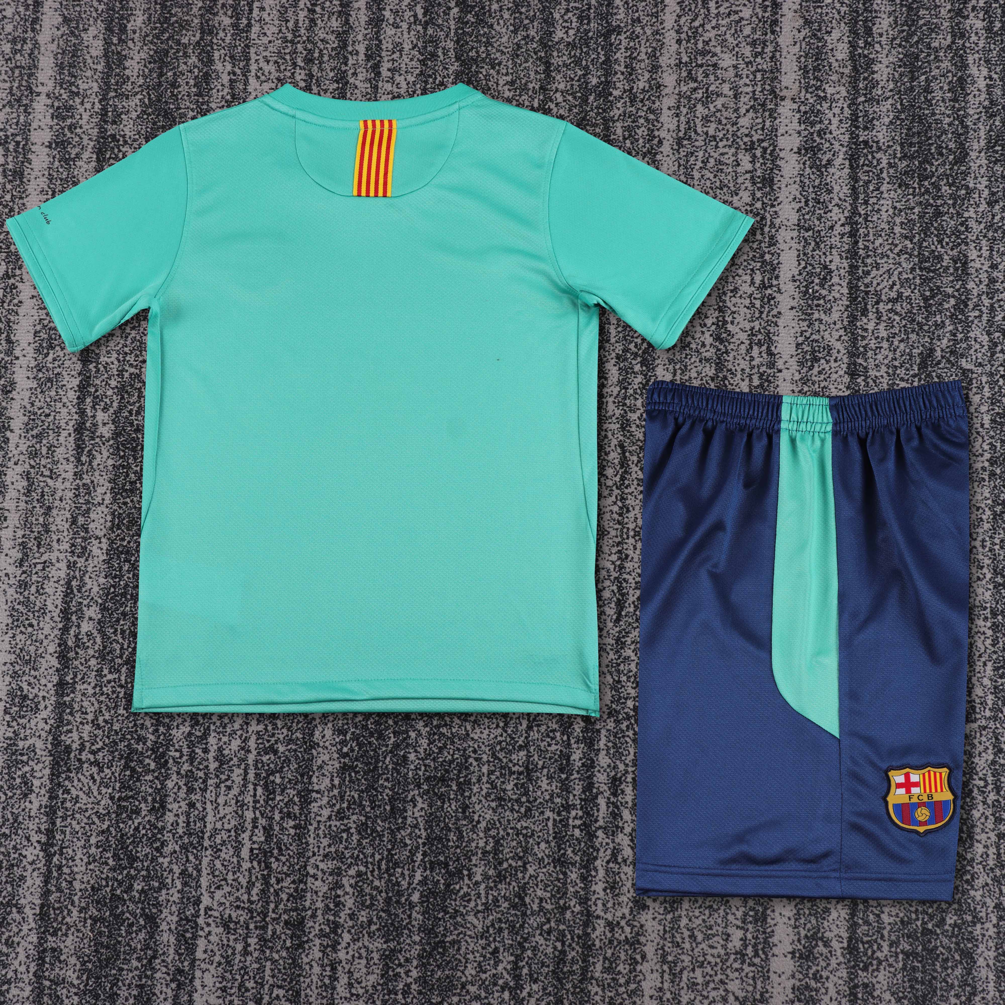 Kids kit Barcelona 10/11 Away