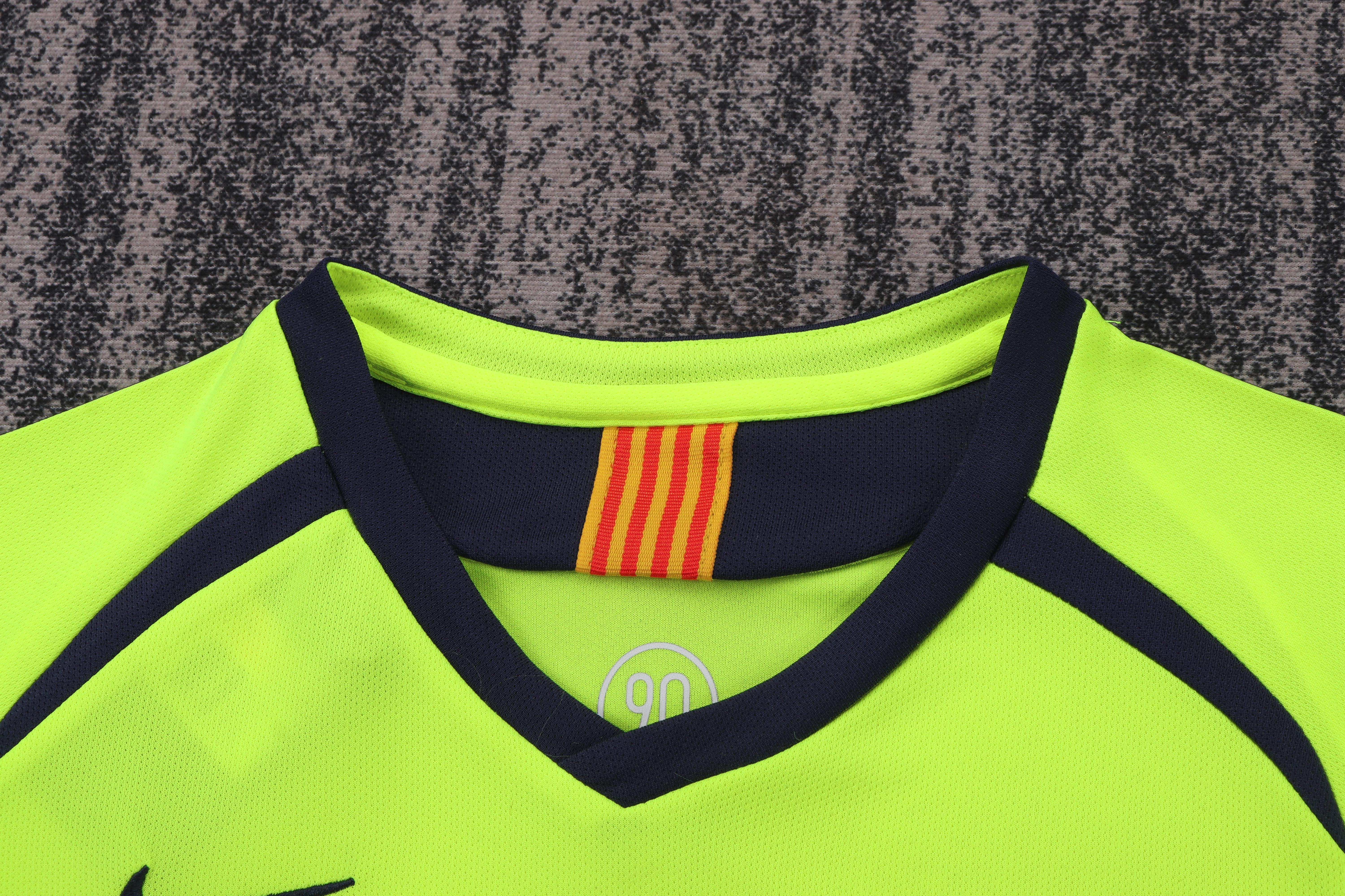 Kids kit Barcelona 05/06 Away 3