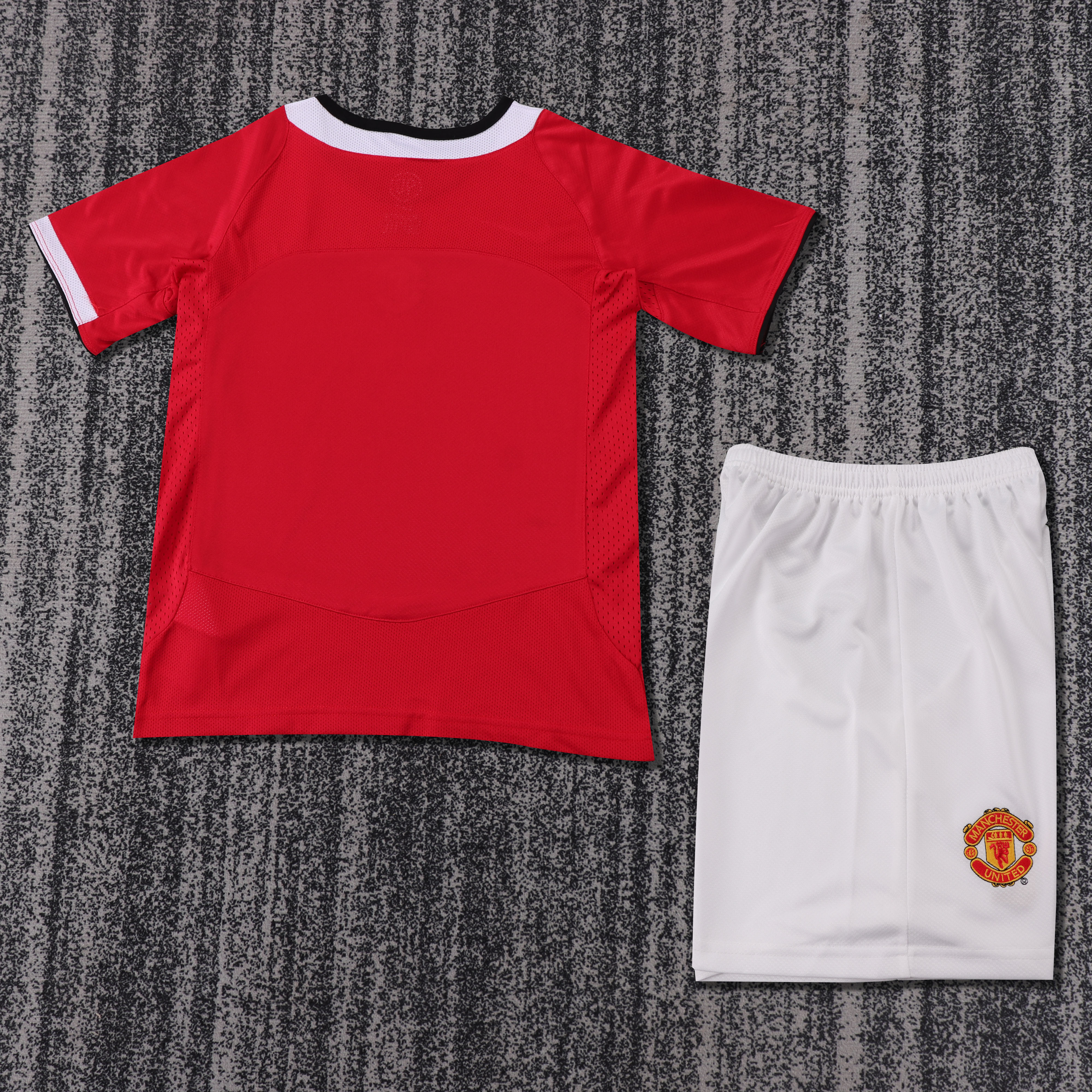 Kids Retro Man Utd 05/06 Home