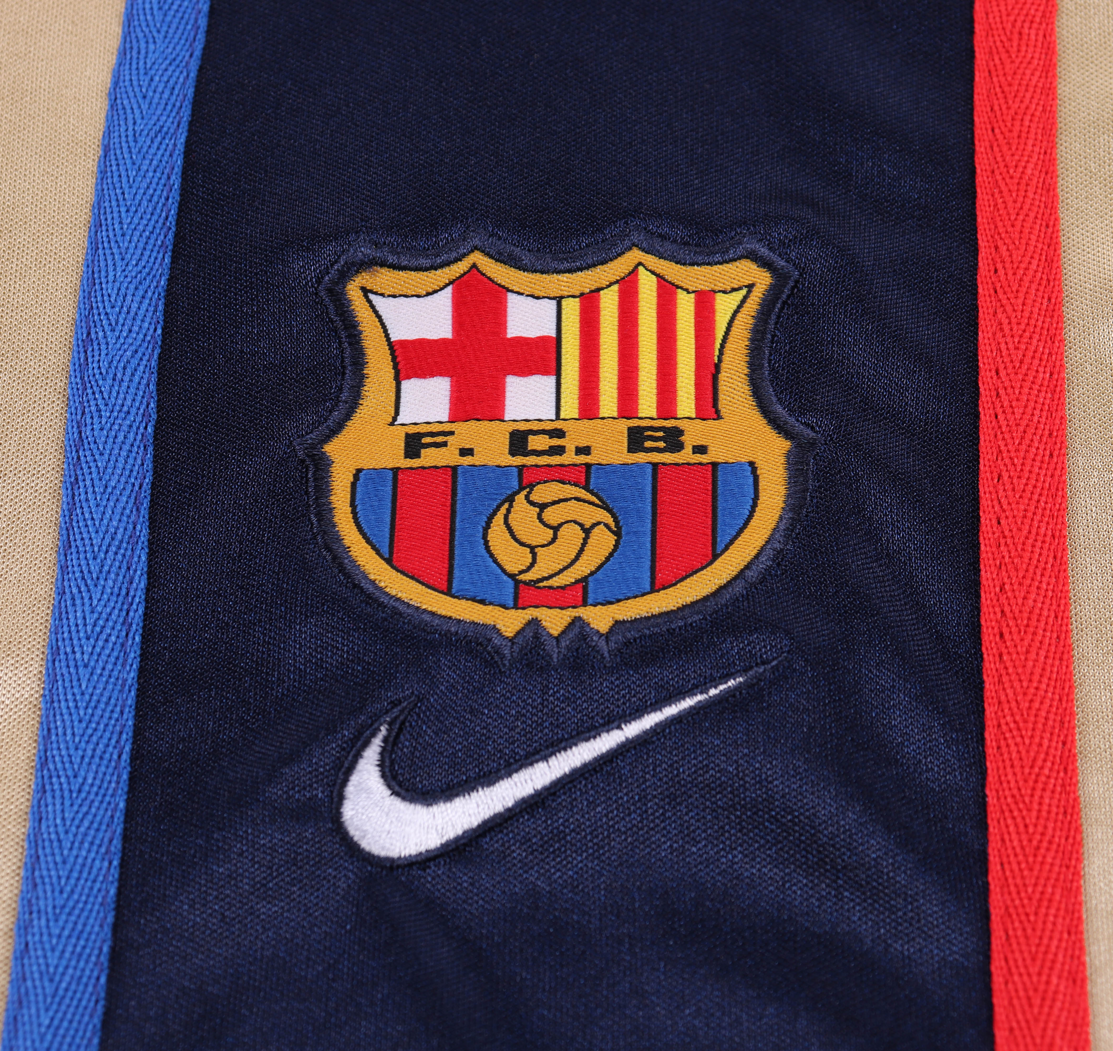 Kids kit Barcelona 01/02 Away 3