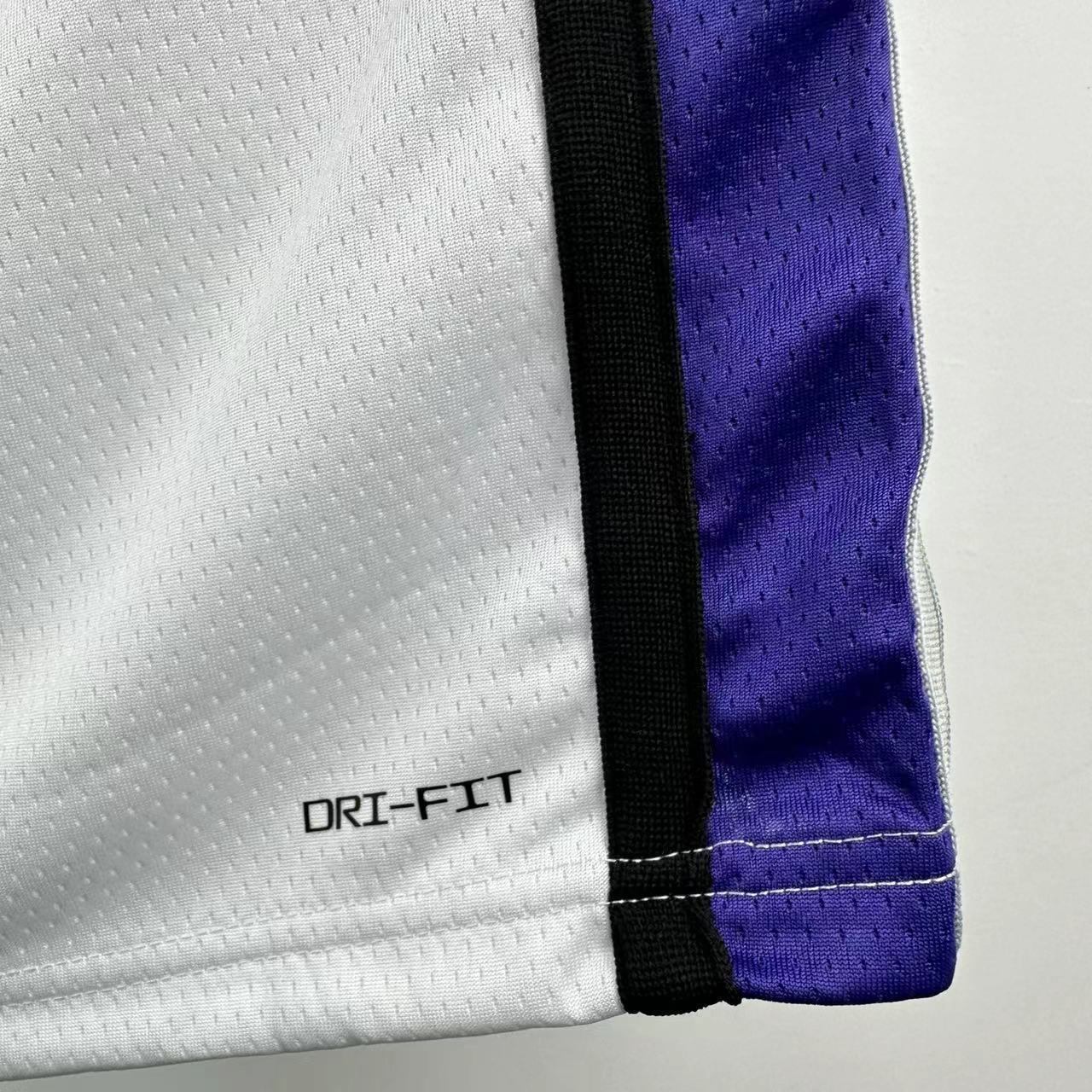 24 SEASON SACRAMENTO KINGS WHITE  #18