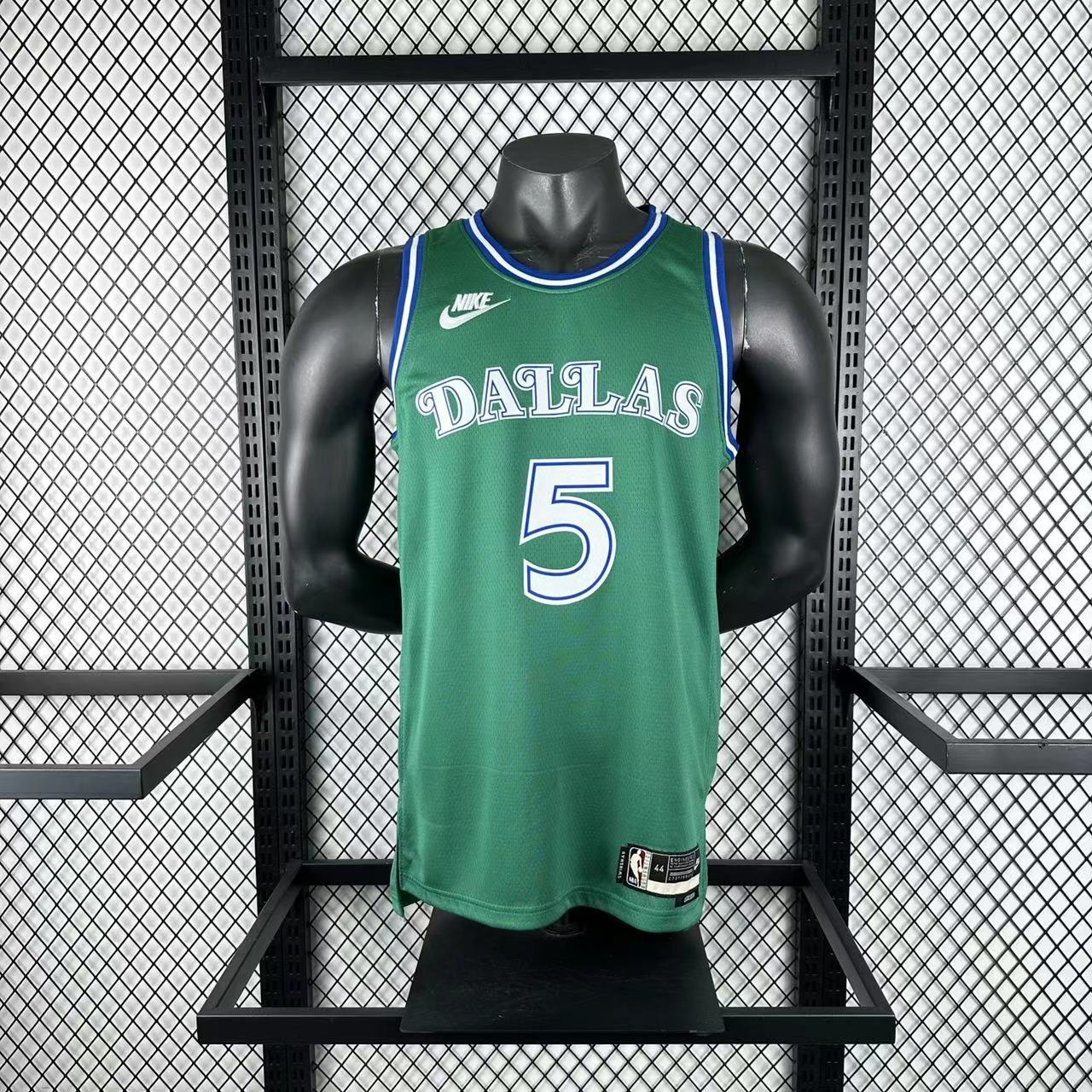 26 Season Mavericks Green #5 Russell