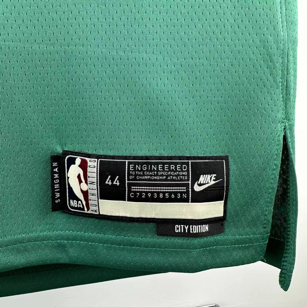 26 Season Mavericks Green #5 Russell