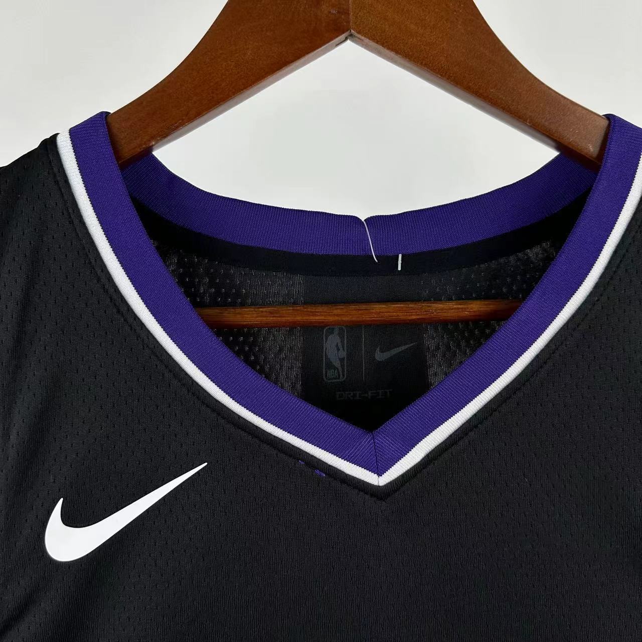 24 SEASON SACRAMENTO KINGS BLACK #18