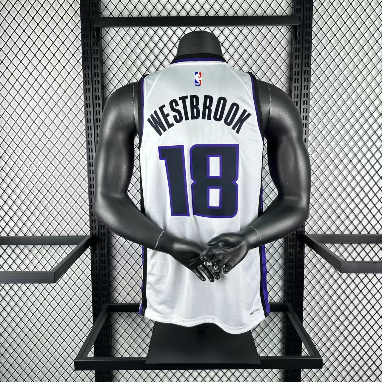 24 SEASON SACRAMENTO KINGS WHITE  #18