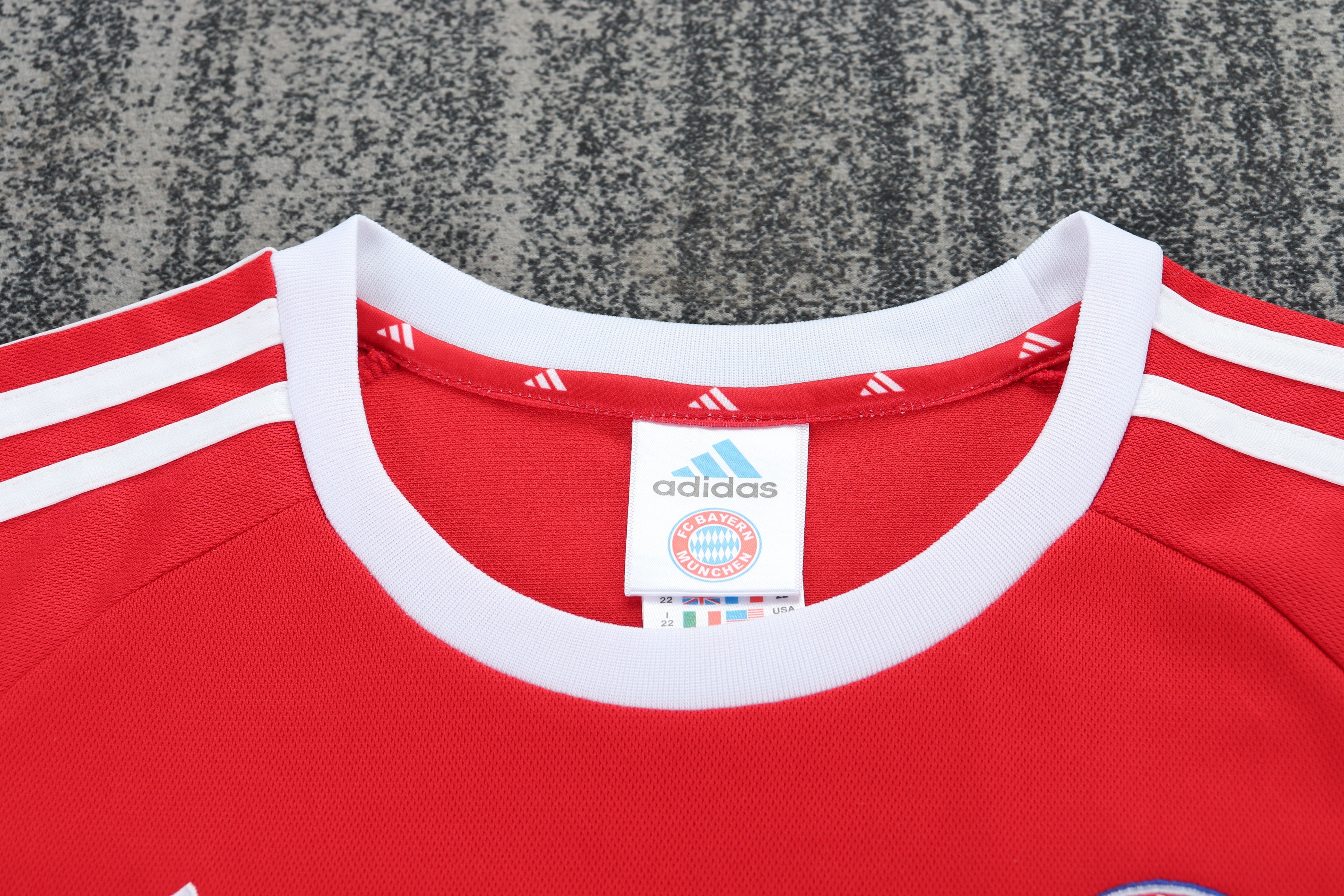 Kids Retro Bayern München 01/02 Home Kit