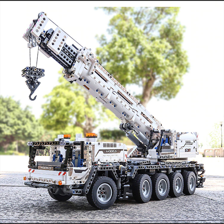Remote Controlled Crane 2818pcs - ENBRIC