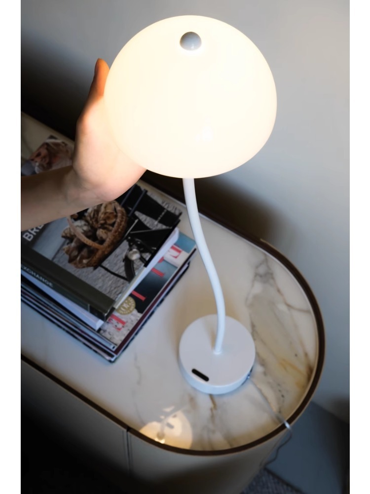 LA031 (Table Lamp)