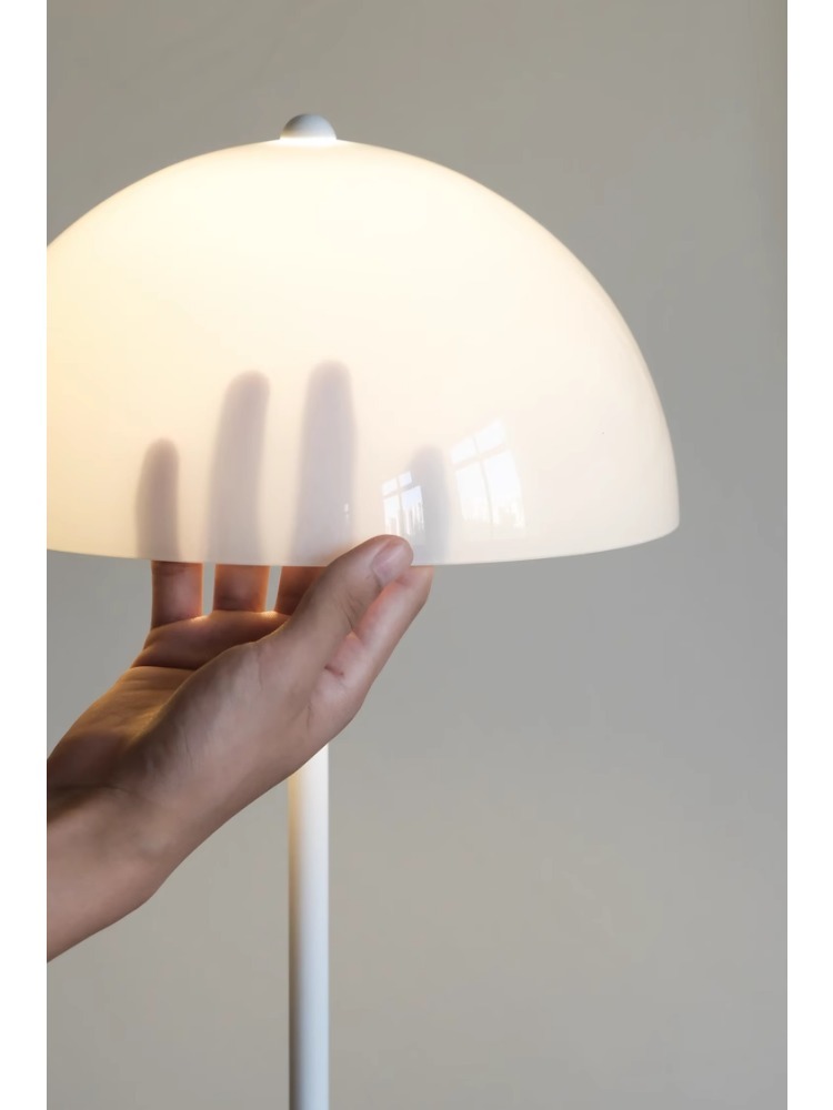 LA031 (Table Lamp)