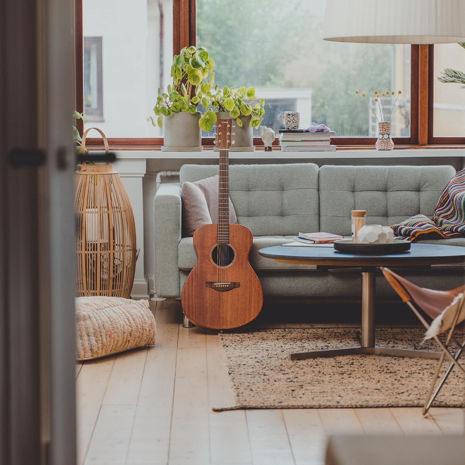 Yamaha F370 Full Size Steel String Acoustic Guitar - Traditional Western Body