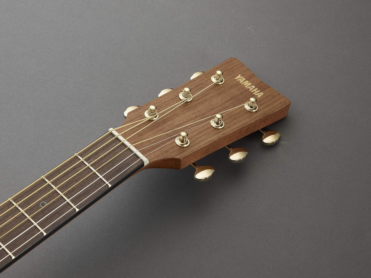 Yamaha F370 Full Size Steel String Acoustic Guitar - Traditional Western Body