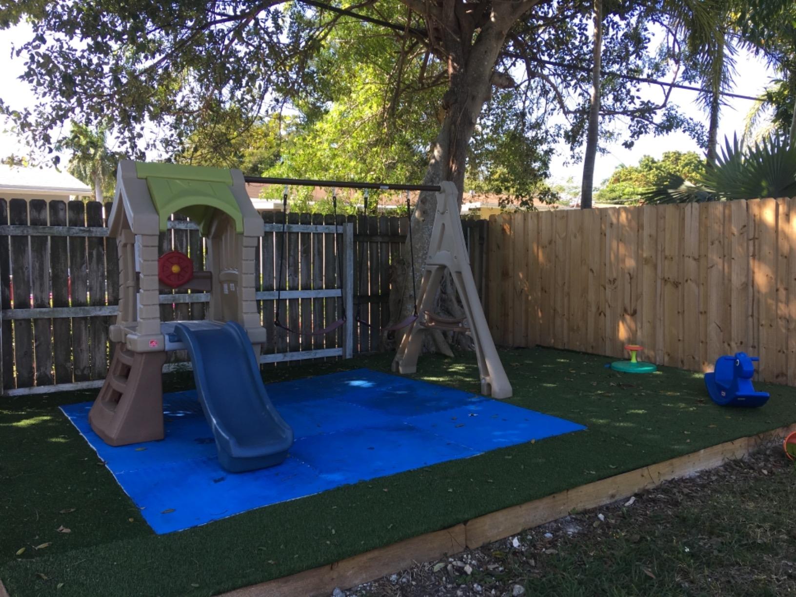 【Baby&Kids】Play Up Gym Set, Kids Outdoor Swing Set with Slide, Plastic Play Set with Swings