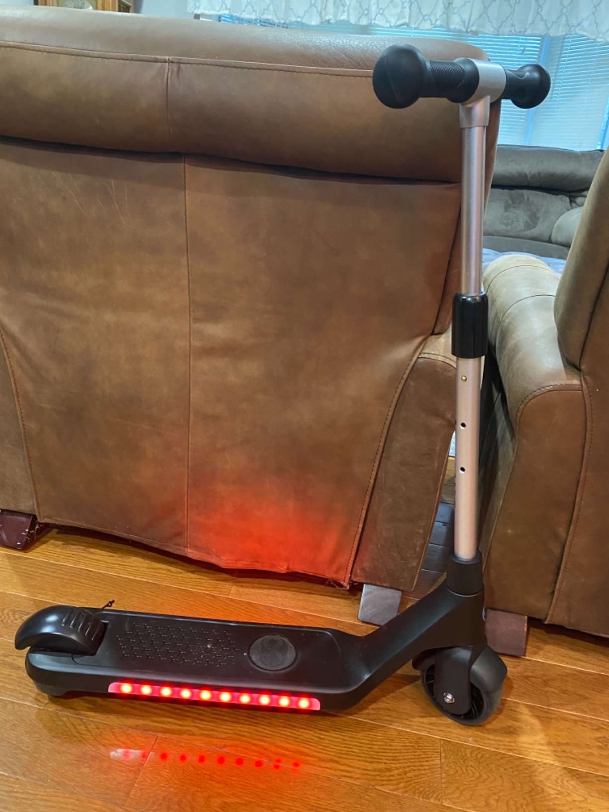 【Sports&Outdoors】Electric Scooter for Kids, Teens, Boys & Girls with Lightweight & Adjustable Handlebar