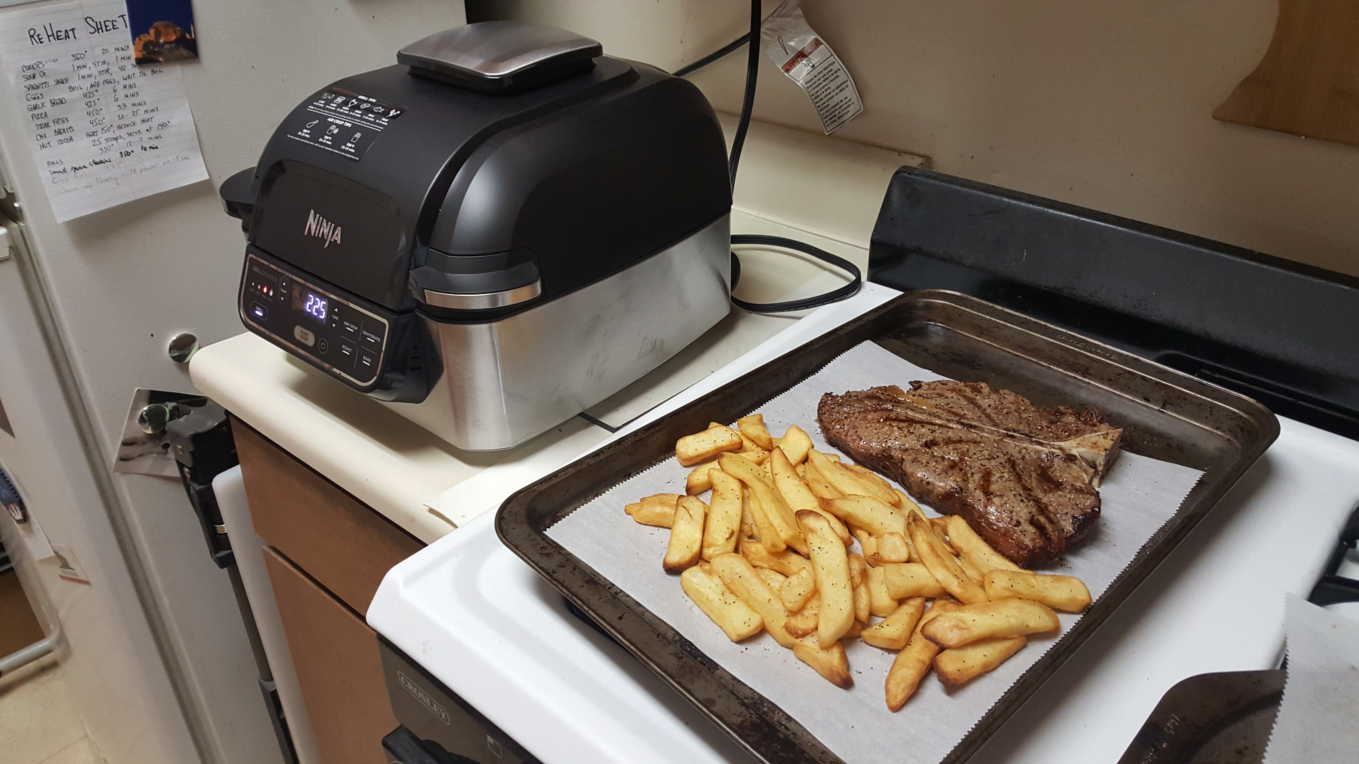 【Appliances】Ninja AG301 Foodi 5-in-1 Indoor Grill with Air Fry, Roast, Bake & Dehydrate
