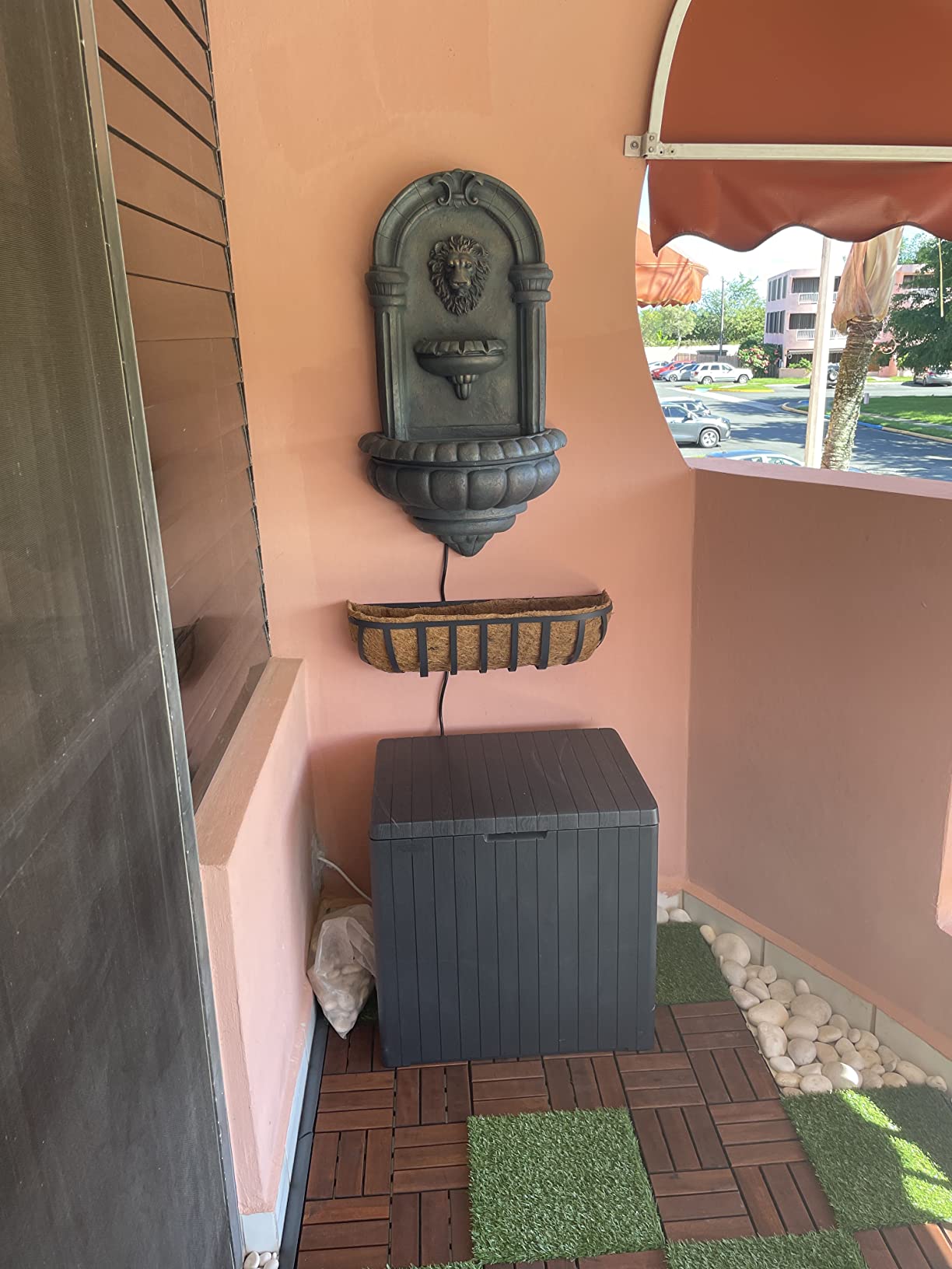 【Décor】Royal Lion Head Light Weight Wall Waterfall Fountain with LED Lights & Pump for Outdoor Patio Garden Backyard