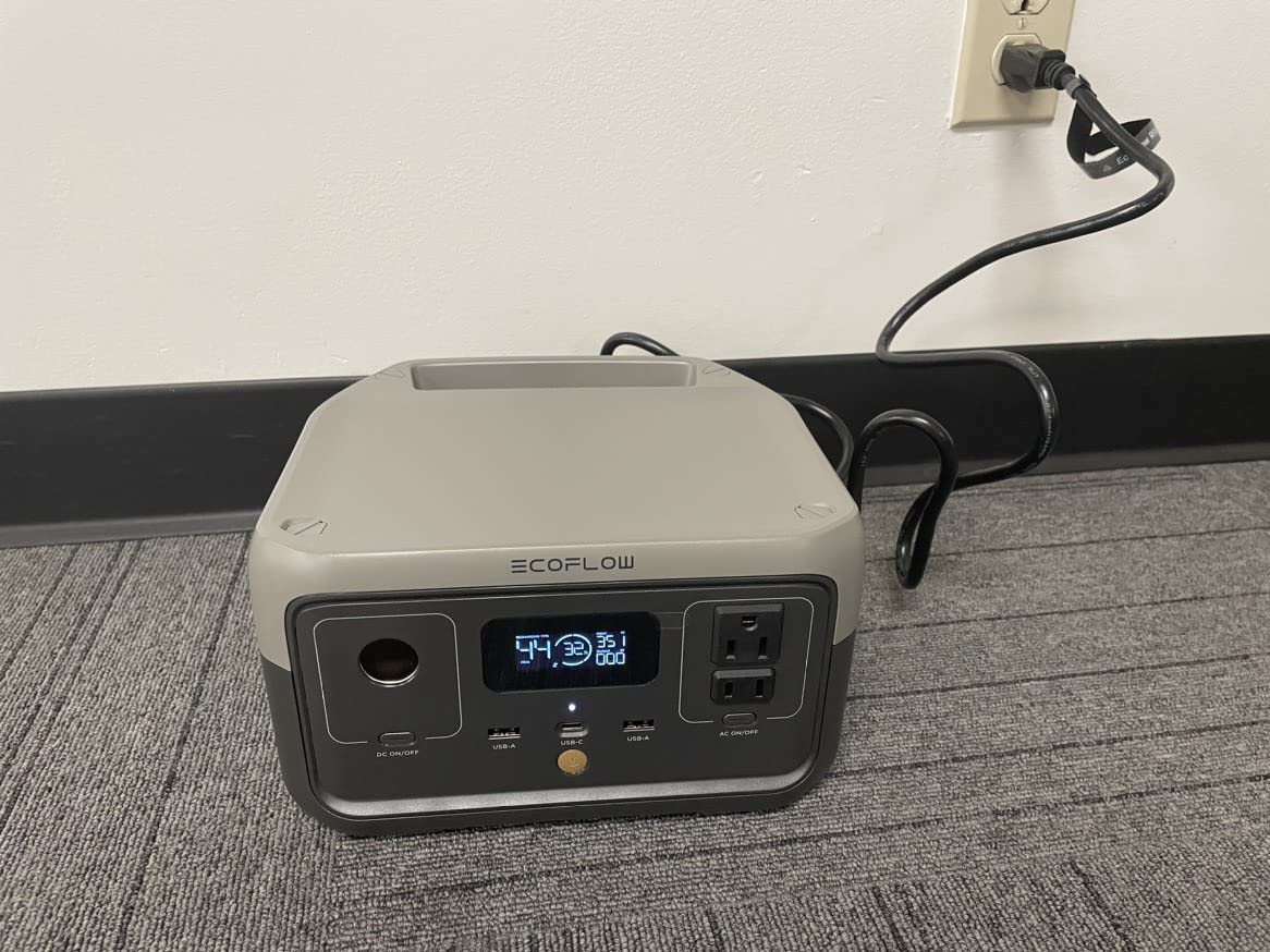 Portable outdoor power station with XT60i cable, solar generator with lithium iron phosphate, 3 x 800 W AC outlets, 70 hours fast charging, suitable for camping, emergencies, home backup power《NO8》