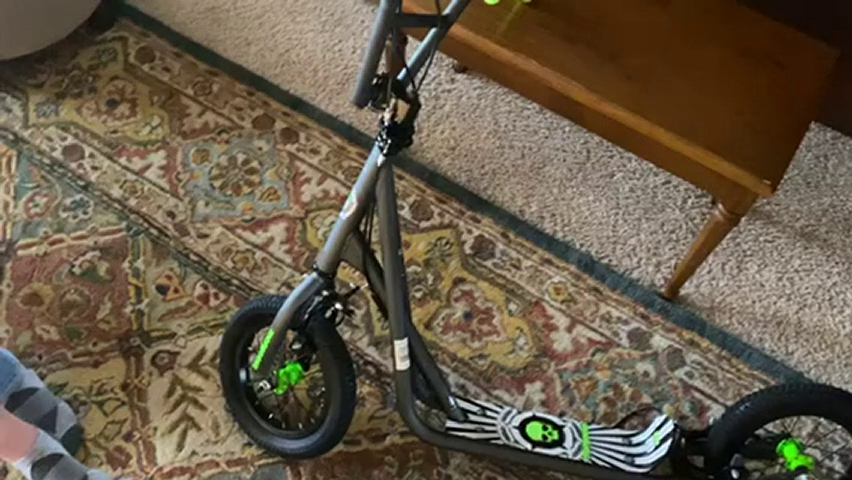 【Sports&Outdoors】Expo Youth Scooter, Front and Rear Caliper Brakes, Rear Axle Pegs, 12-Inch Inflatable Wheels