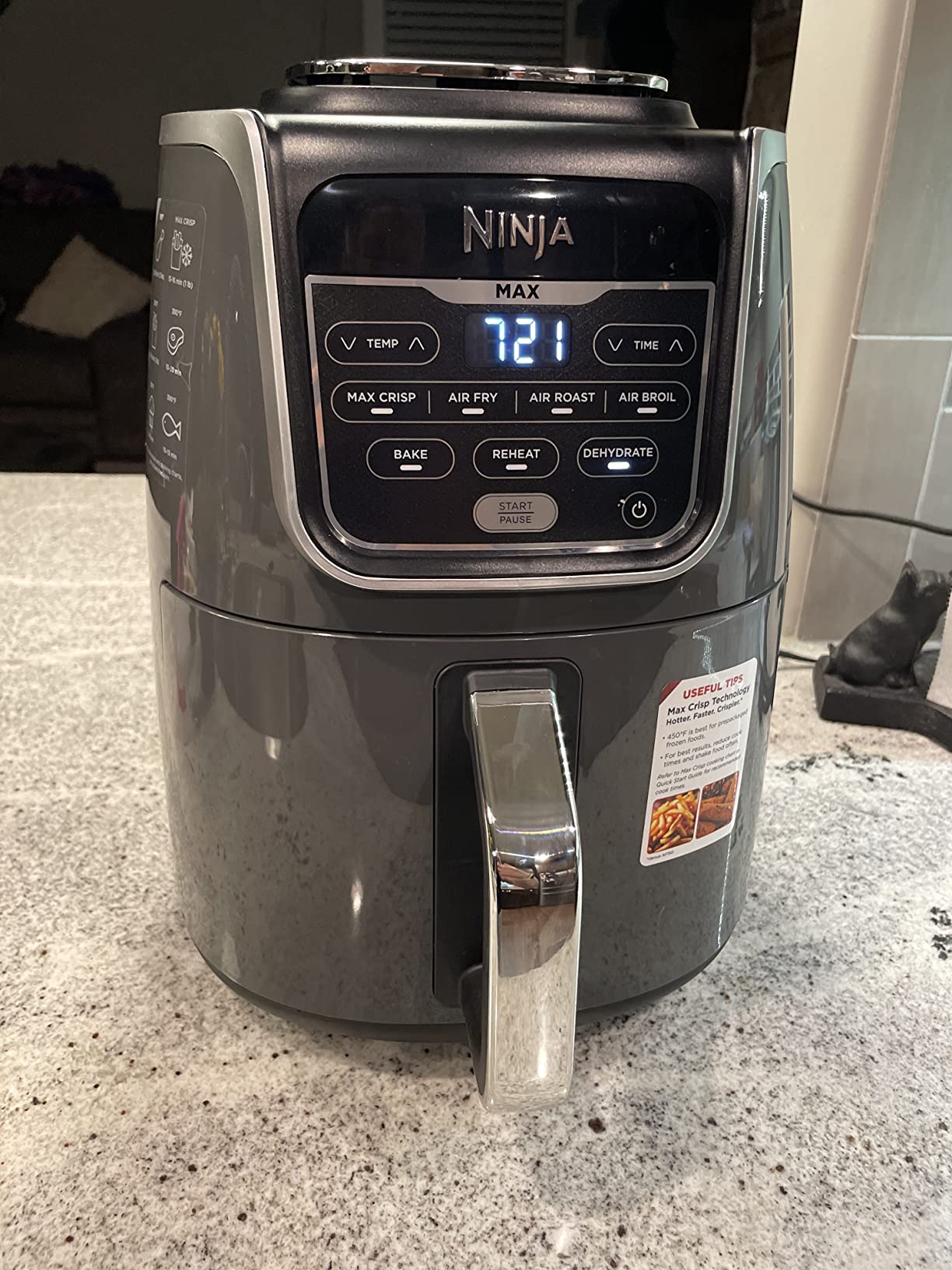 Ninja AF161 Max XL Air Fryer that Cooks, Crisps, Roasts, Bakes, Reheats & Dehydrates, 5.5 Quart