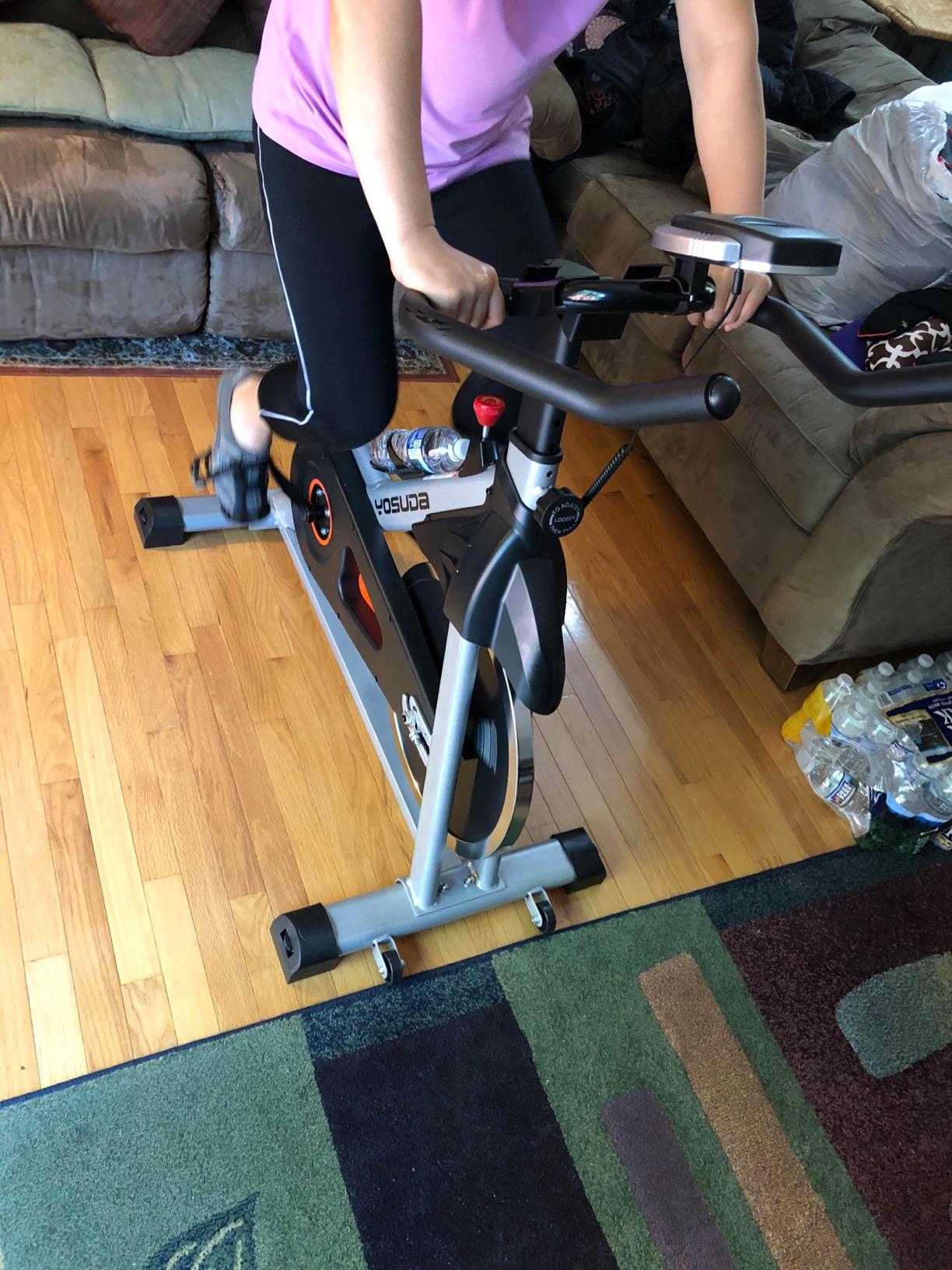 【Sports&Outdoors】Indoor Cycling Bike Stationary Bike - Cycle Bike with Ipad Mount & Comfortable Seat Cushion