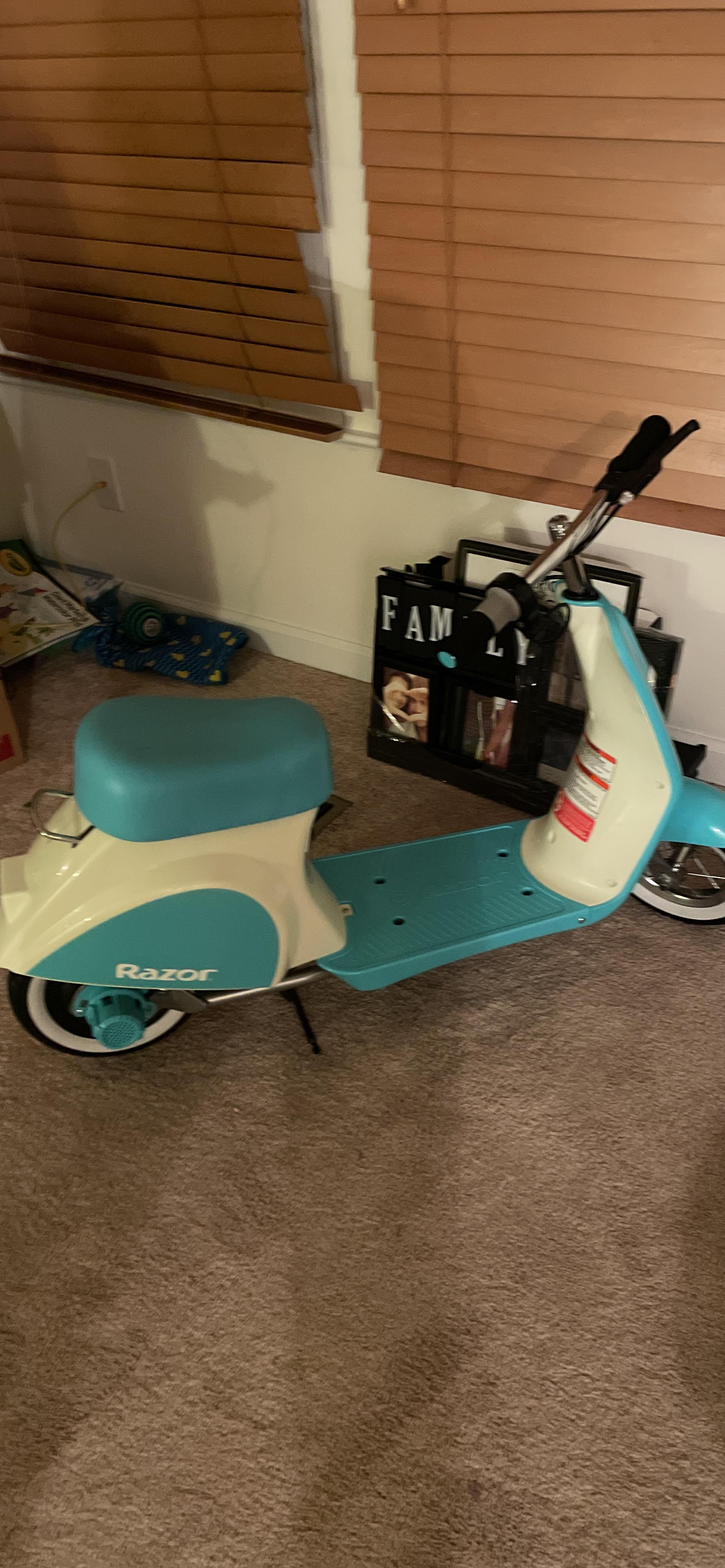 【Sports&Outdoors】Pocket Mod Petite - 12V Miniature Euro-Style Electric Scooter for Ages 7+