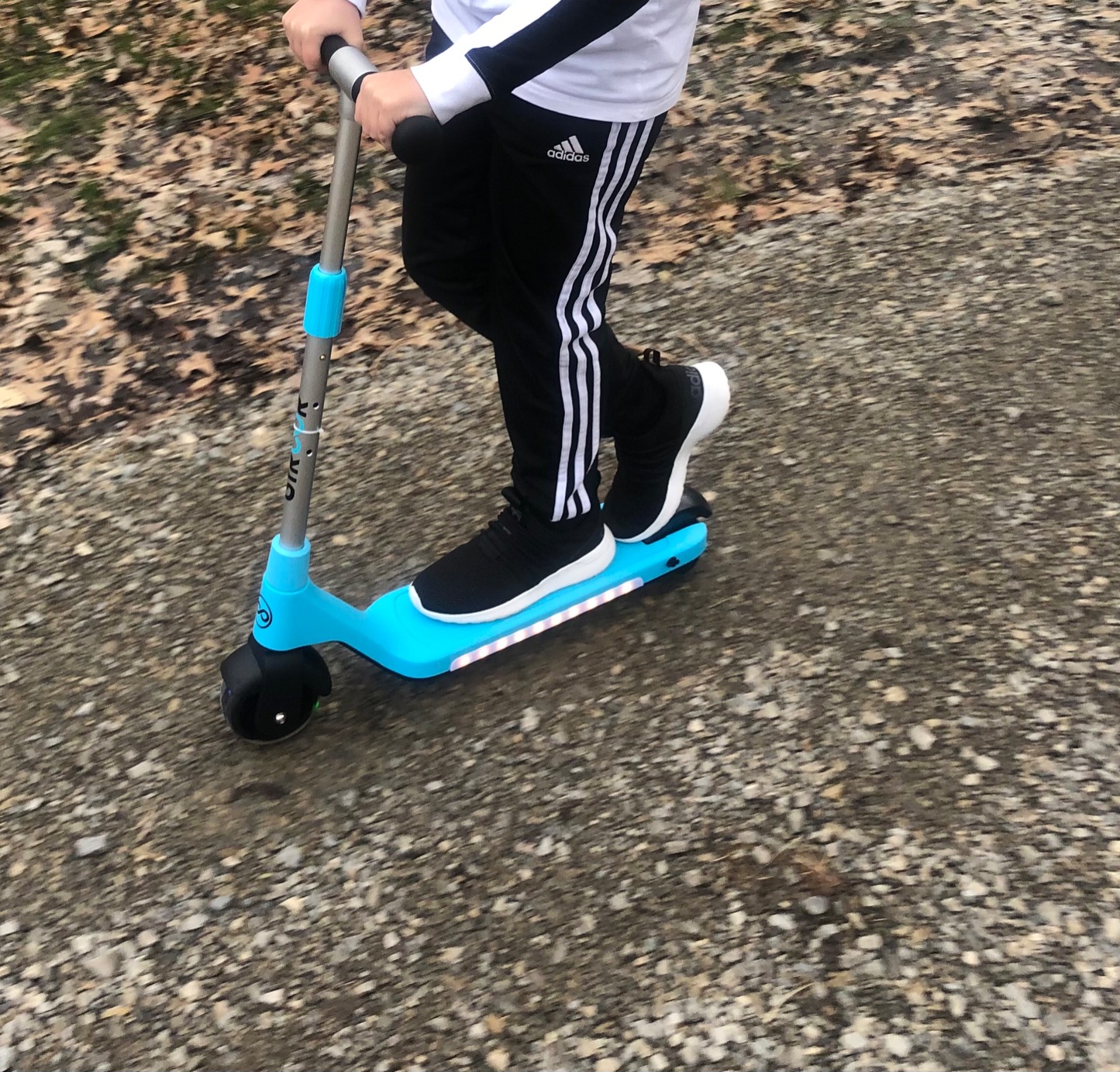 【Sports&Outdoors】Electric Scooter for Kids, Teens, Boys & Girls with Lightweight & Adjustable Handlebar