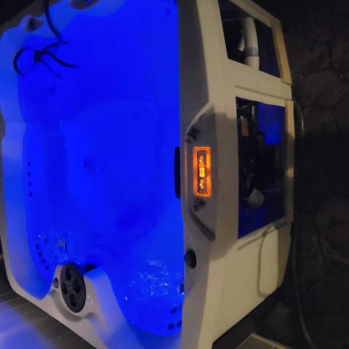 【Sports&Outdoors】Lifesmart Spas Leganza 6 - Person 90 - Jet Rectangular Hot Tub with Ozonator