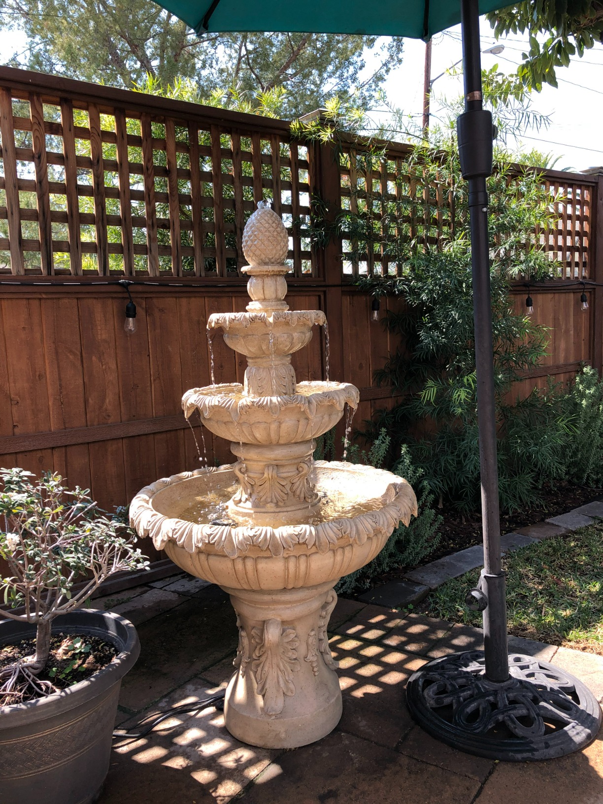 【Décor】Kenroy Home Ibiza Water Fountain, Outdoor Floor Fountain, Sandstone