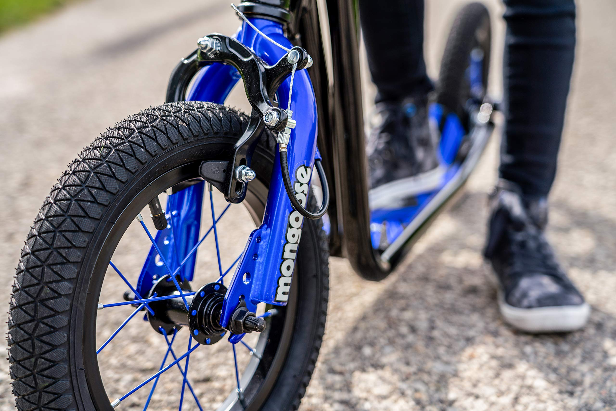 【Sports&Outdoors】Expo Youth Scooter, Front and Rear Caliper Brakes, Rear Axle Pegs, 12-Inch Inflatable Wheels