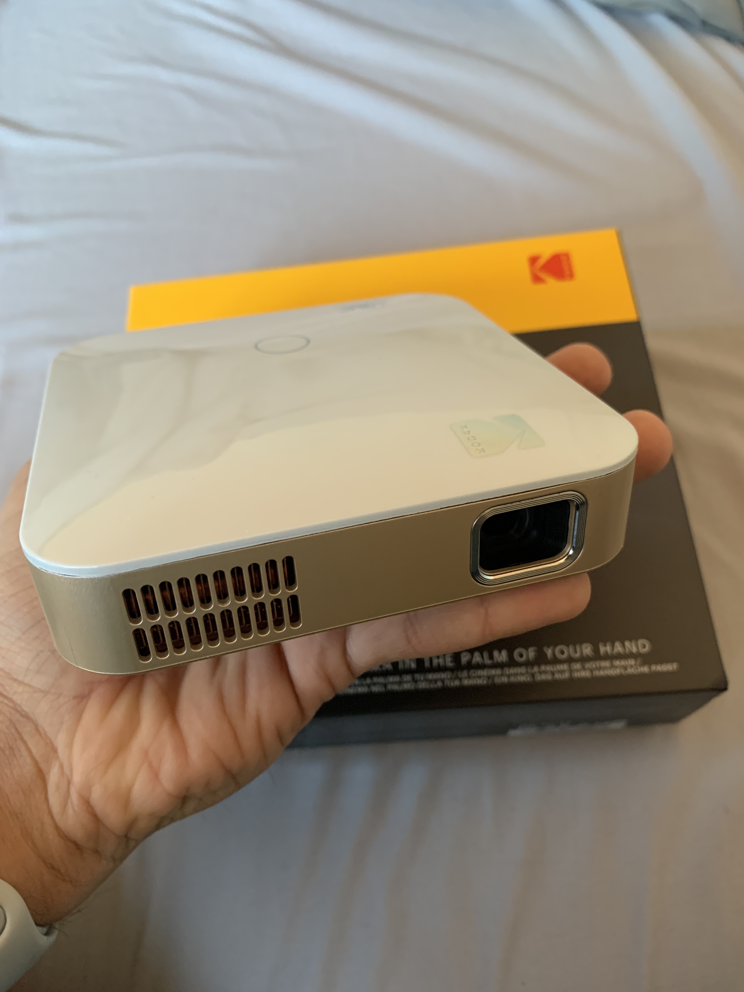 【Electronics】Luma 350 Portable Smart Projector w/ Luma App | Ultra HD Rechargeable Video Projector