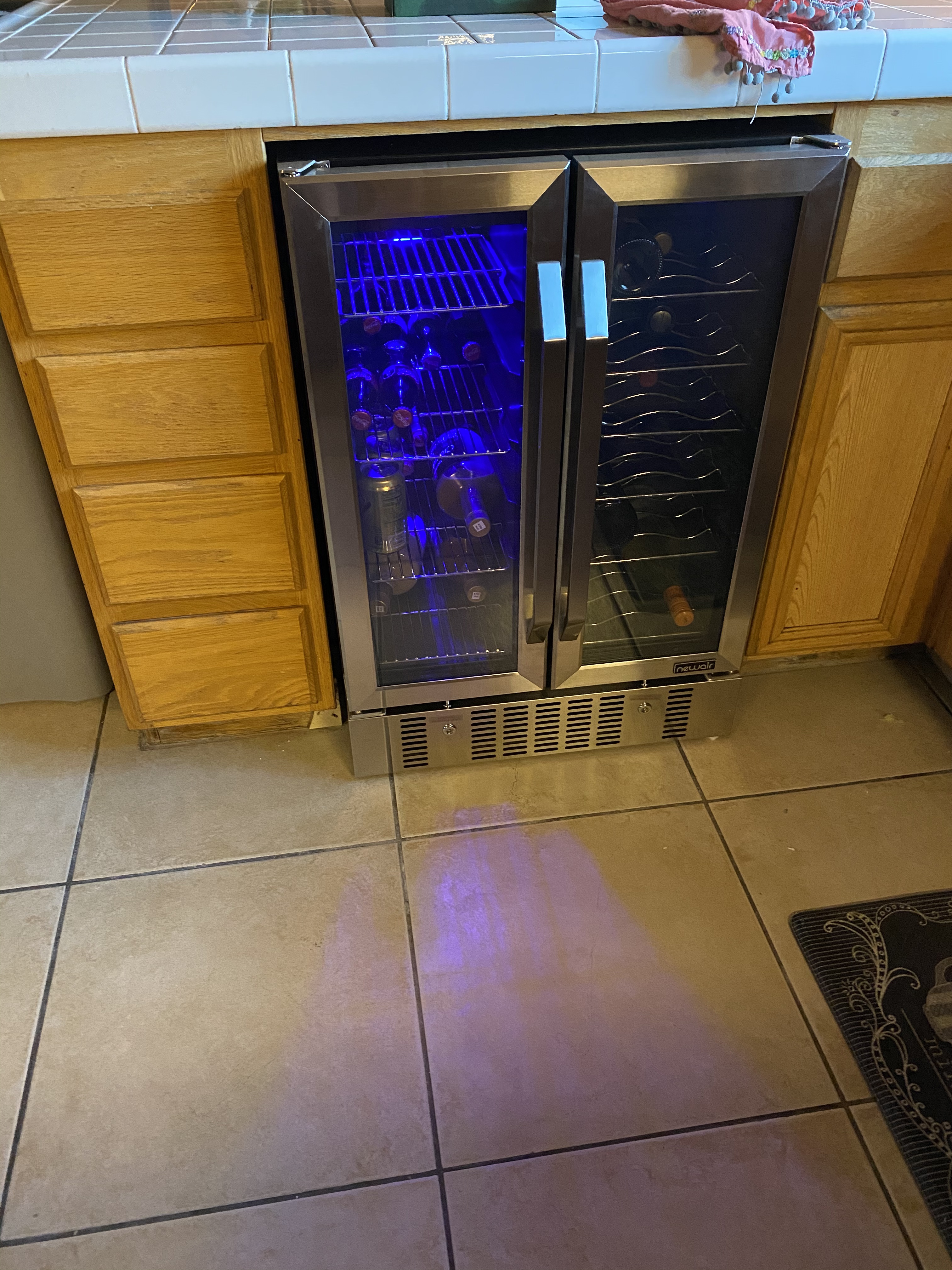 【Appliances】NewAir 24” Wine and Beverage Refrigerator and Cooler, 18 Bottle and 60 Can Capacity