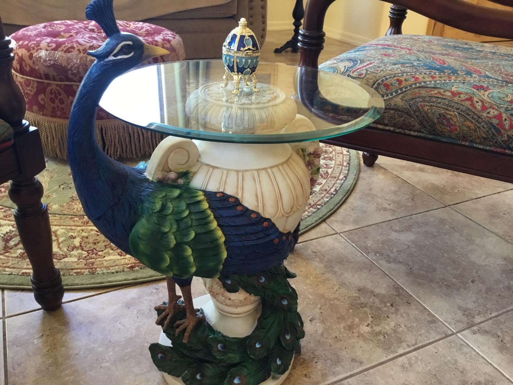 【Furniture】Staverden Castle Peacock Glass Topped Side Table, 25 Inch, Full Color
