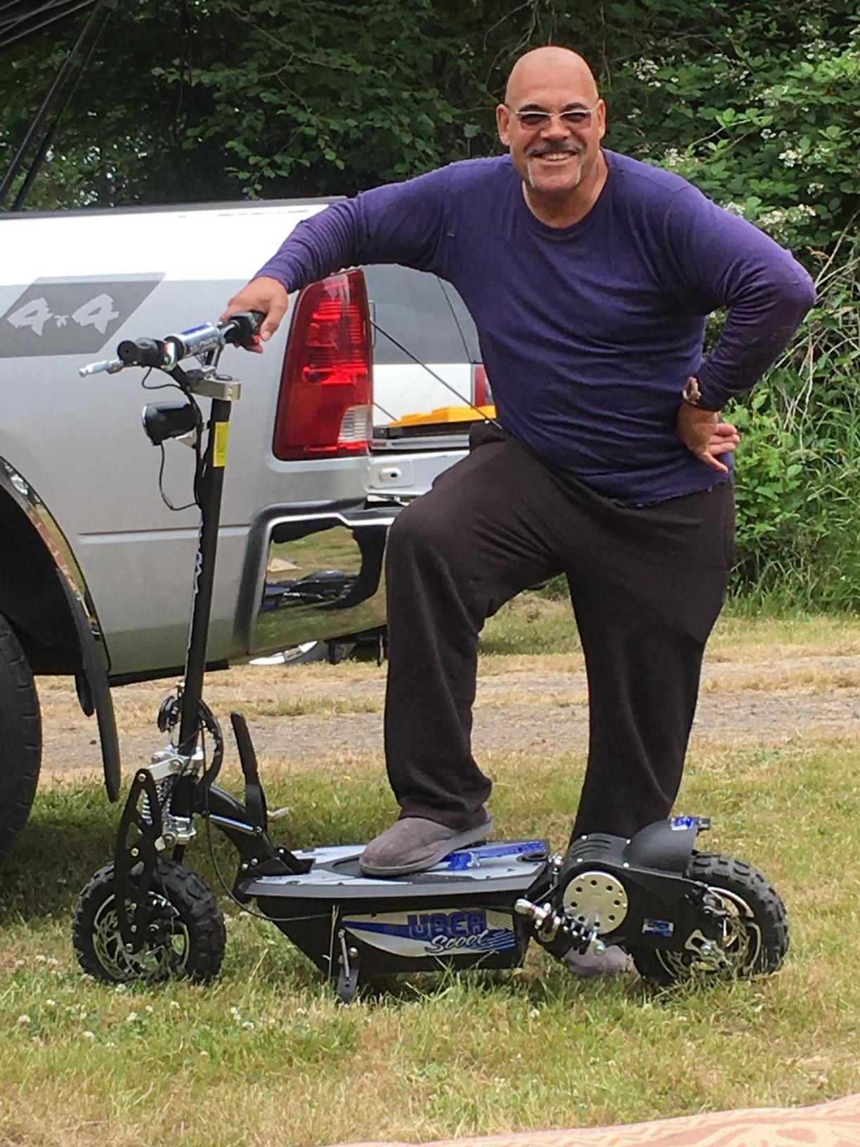 【Sports&Outdoors】UberScoot 1600w 48v Electric Scooter, Black, Large