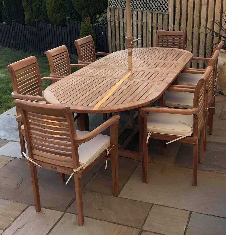 【Home&Garden】【BS】Regal oval double extending table, 8 x teak stacking chairs, free parasol and cushions