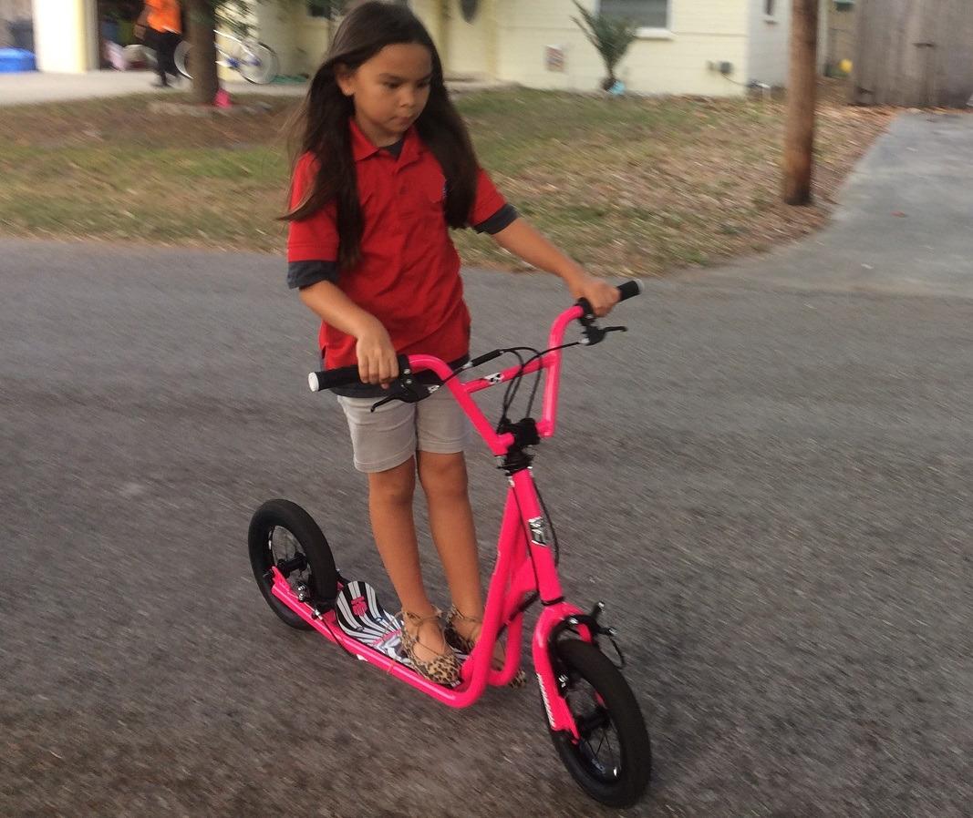 【Sports&Outdoors】Expo Youth Scooter, Front and Rear Caliper Brakes, Rear Axle Pegs, 12-Inch Inflatable Wheels